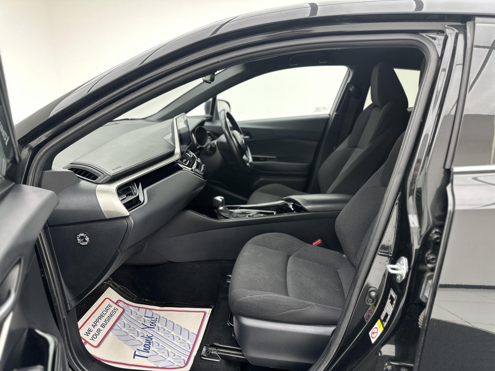 Toyota C-HR 1.8 VVT-h Design SUV 5dr Petrol Hybrid CVT Euro 6 (s/s) (122 ps)