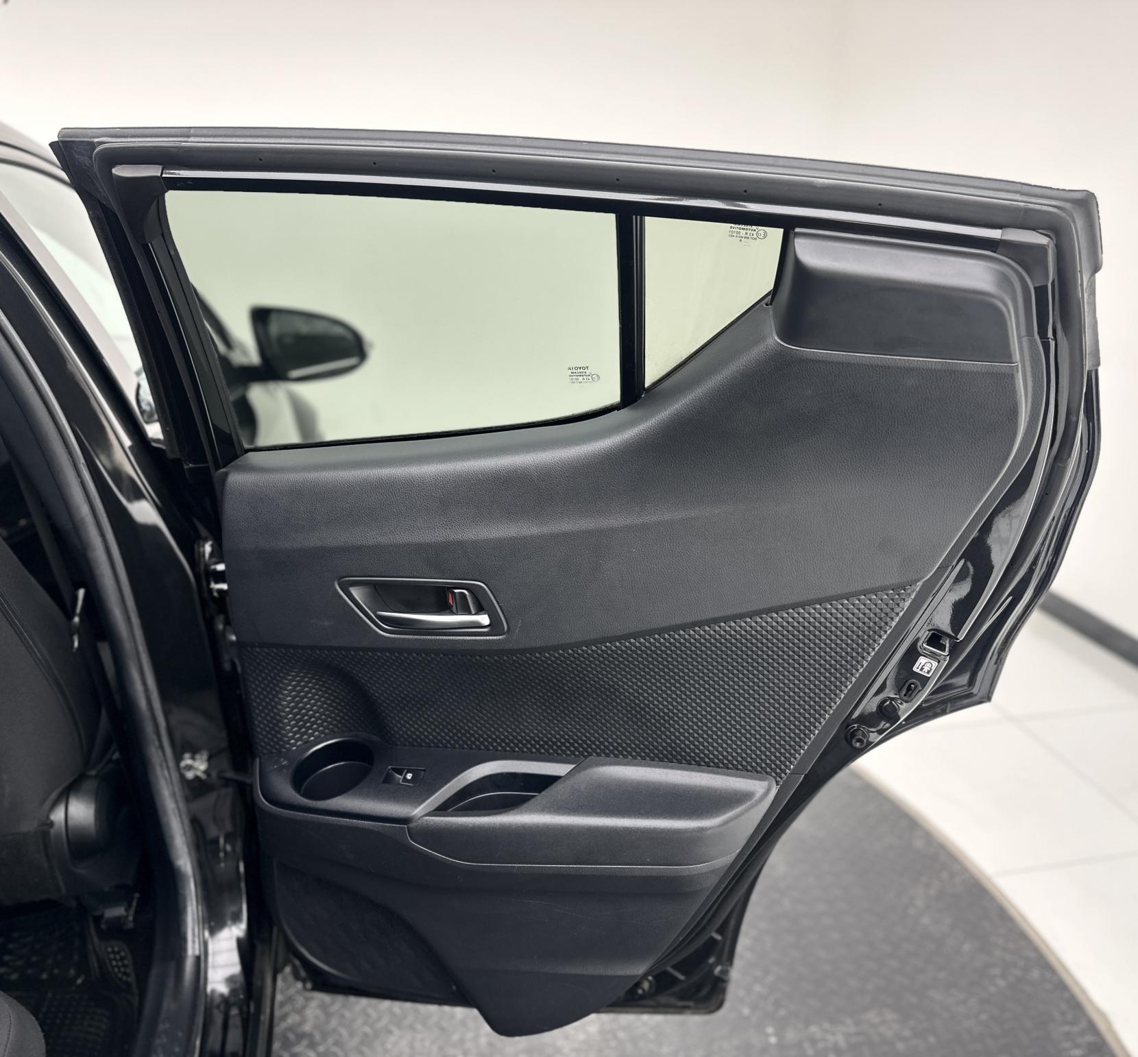 Toyota C-HR 1.8 VVT-h Design SUV 5dr Petrol Hybrid CVT Euro 6 (s/s) (122 ps)