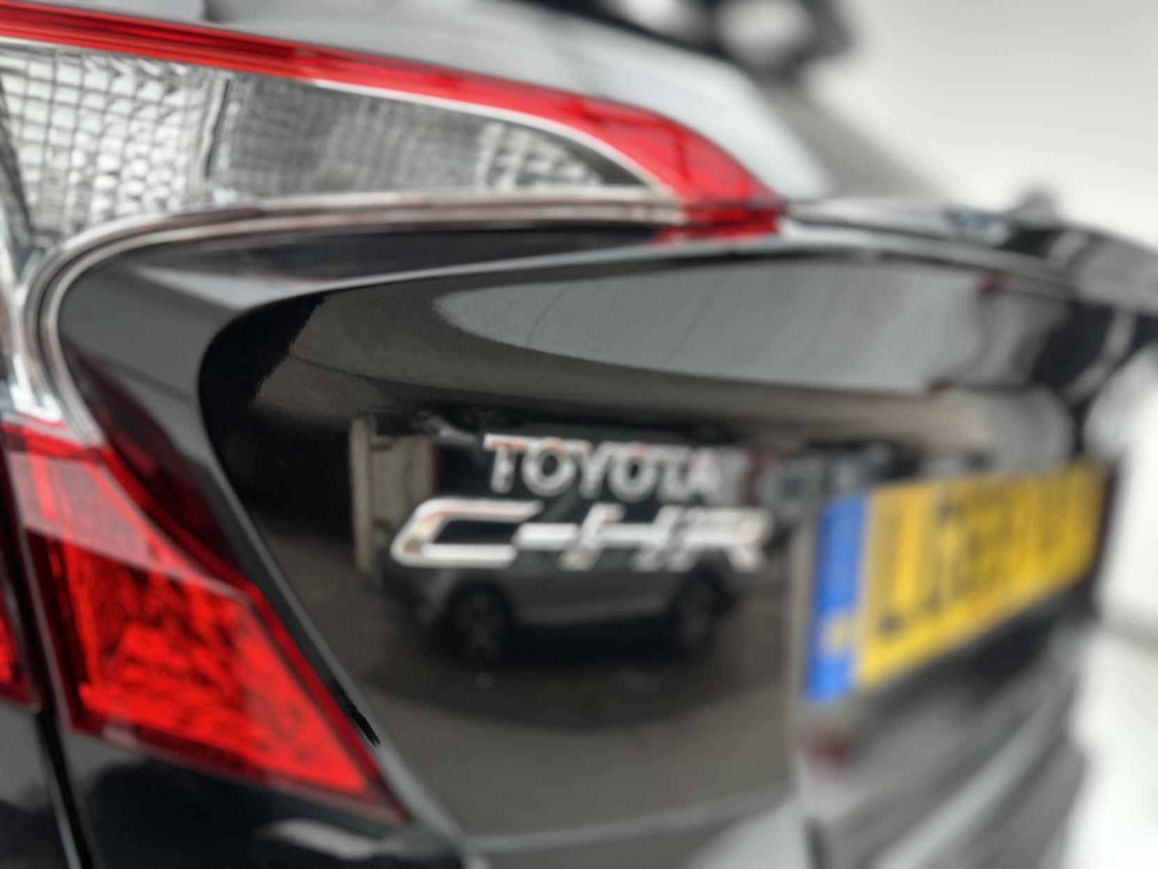 Toyota C-HR 1.8 VVT-h Design SUV 5dr Petrol Hybrid CVT Euro 6 (s/s) (122 ps)