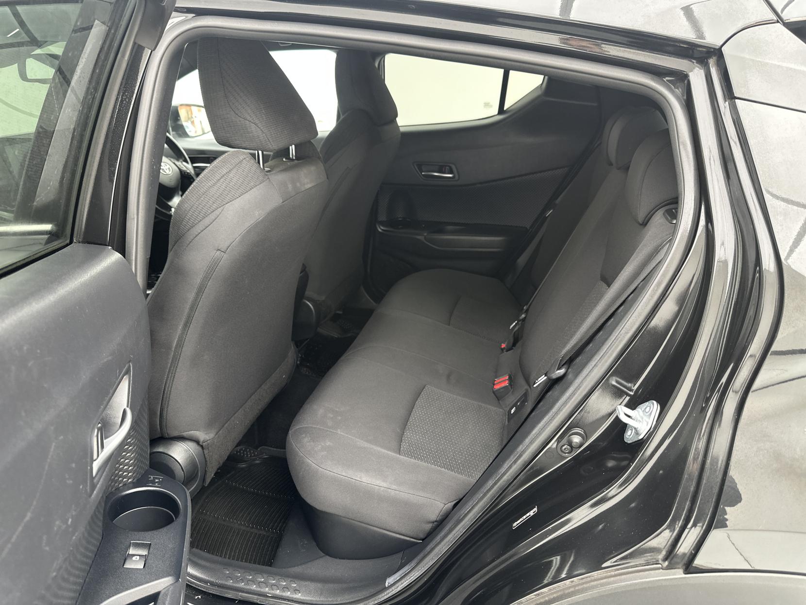 Toyota C-HR 1.8 VVT-h Design SUV 5dr Petrol Hybrid CVT Euro 6 (s/s) (122 ps)