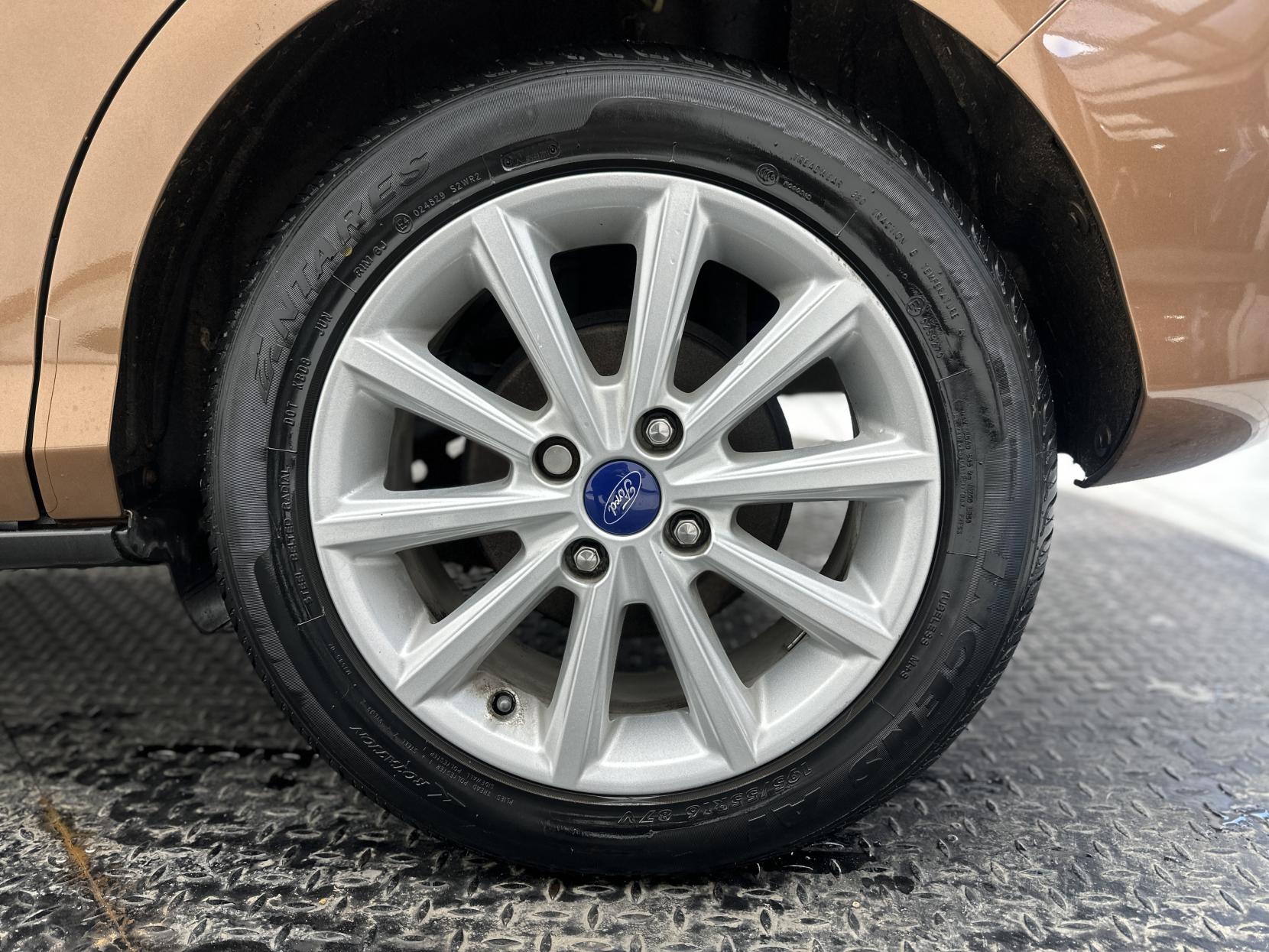 Ford B-Max 1.6 Titanium MPV 5dr Petrol Powershift Euro 5 (105 ps)