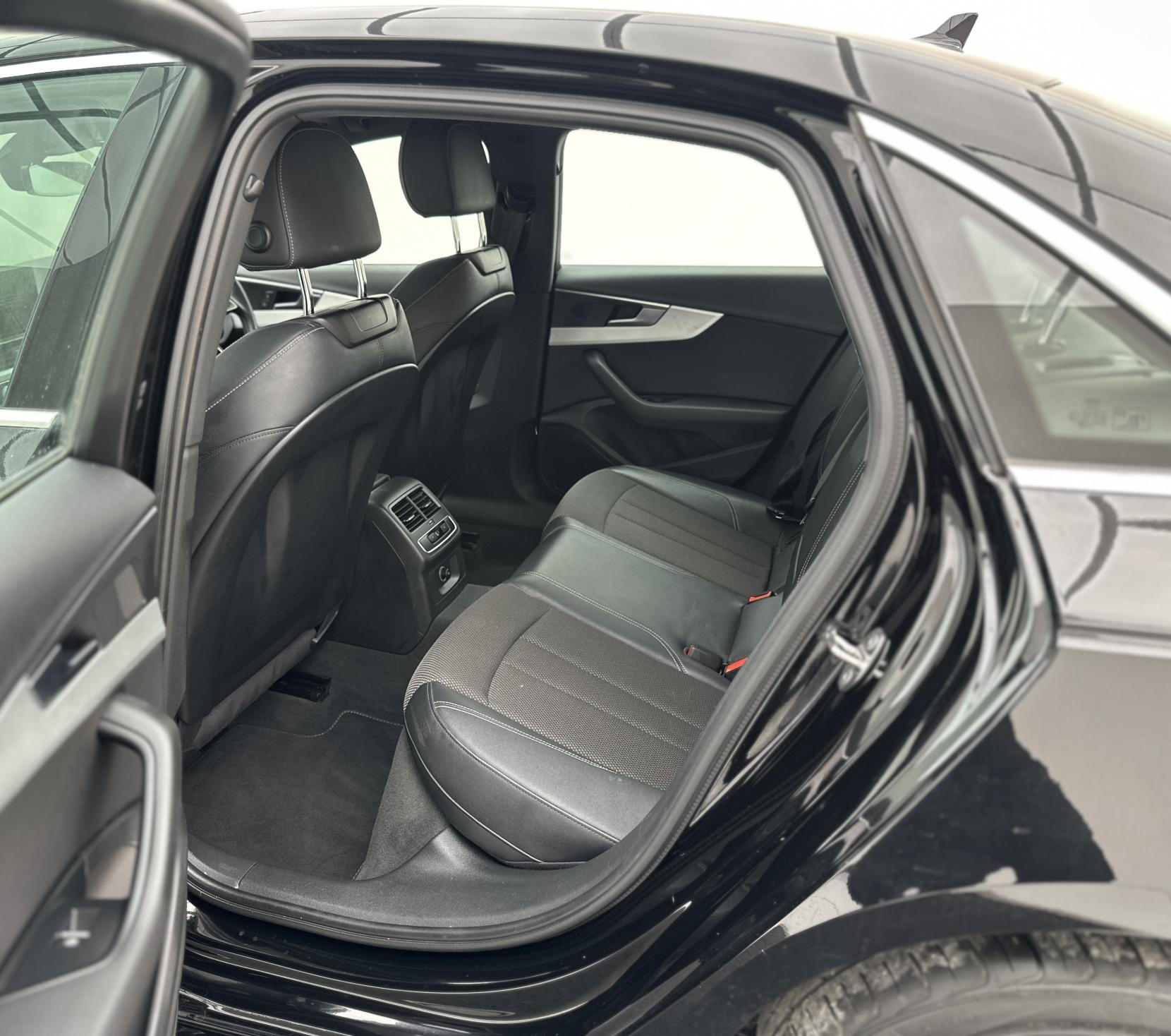 Audi A4 2.0 TDI ultra S line Saloon 4dr Diesel S Tronic Euro 6 (s/s) (190 ps)