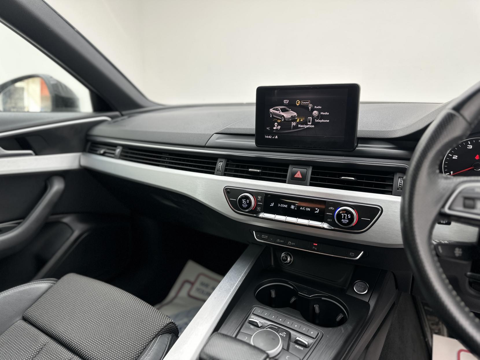Audi A4 2.0 TDI ultra S line Saloon 4dr Diesel S Tronic Euro 6 (s/s) (190 ps)