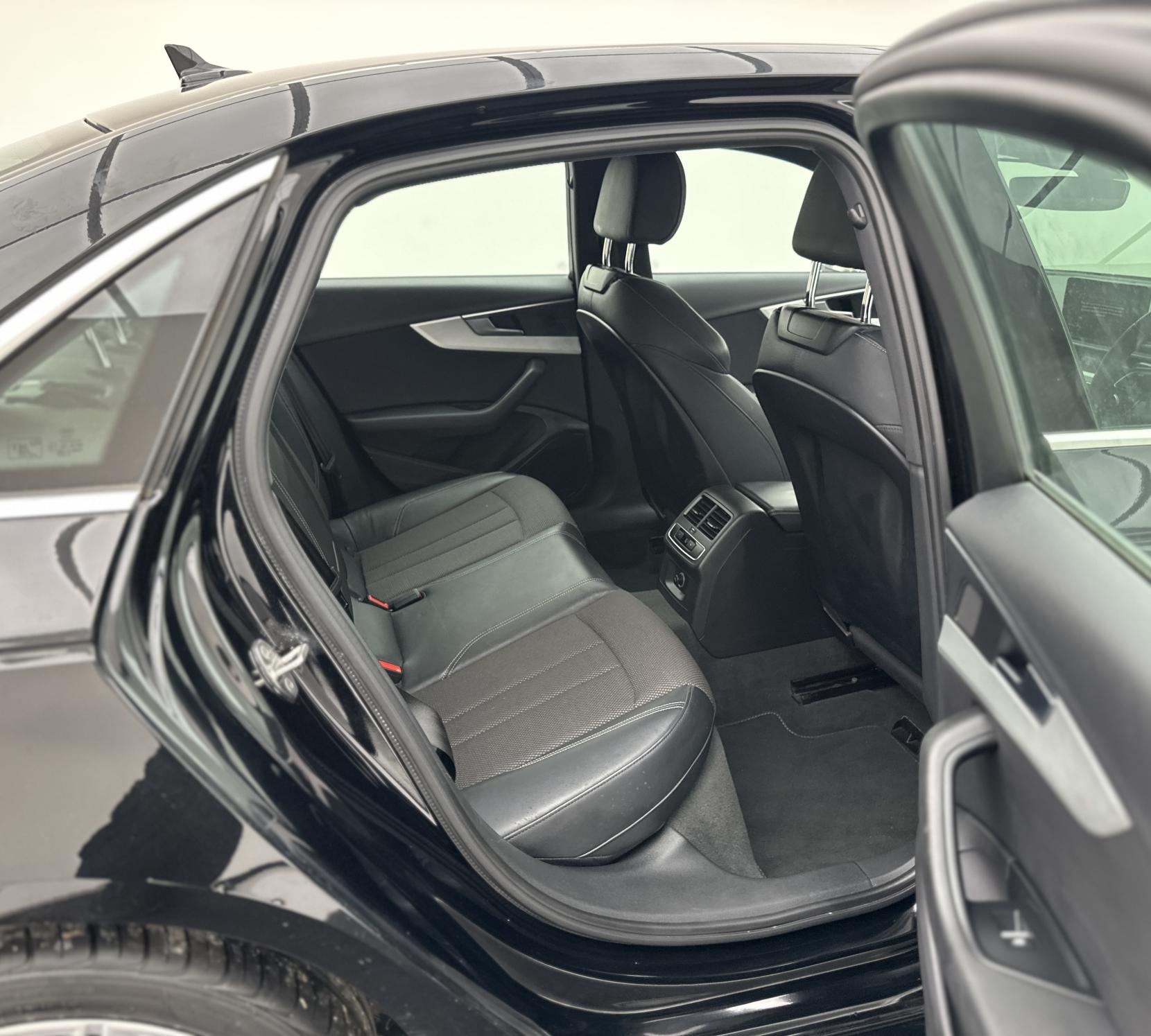 Audi A4 2.0 TDI ultra S line Saloon 4dr Diesel S Tronic Euro 6 (s/s) (190 ps)