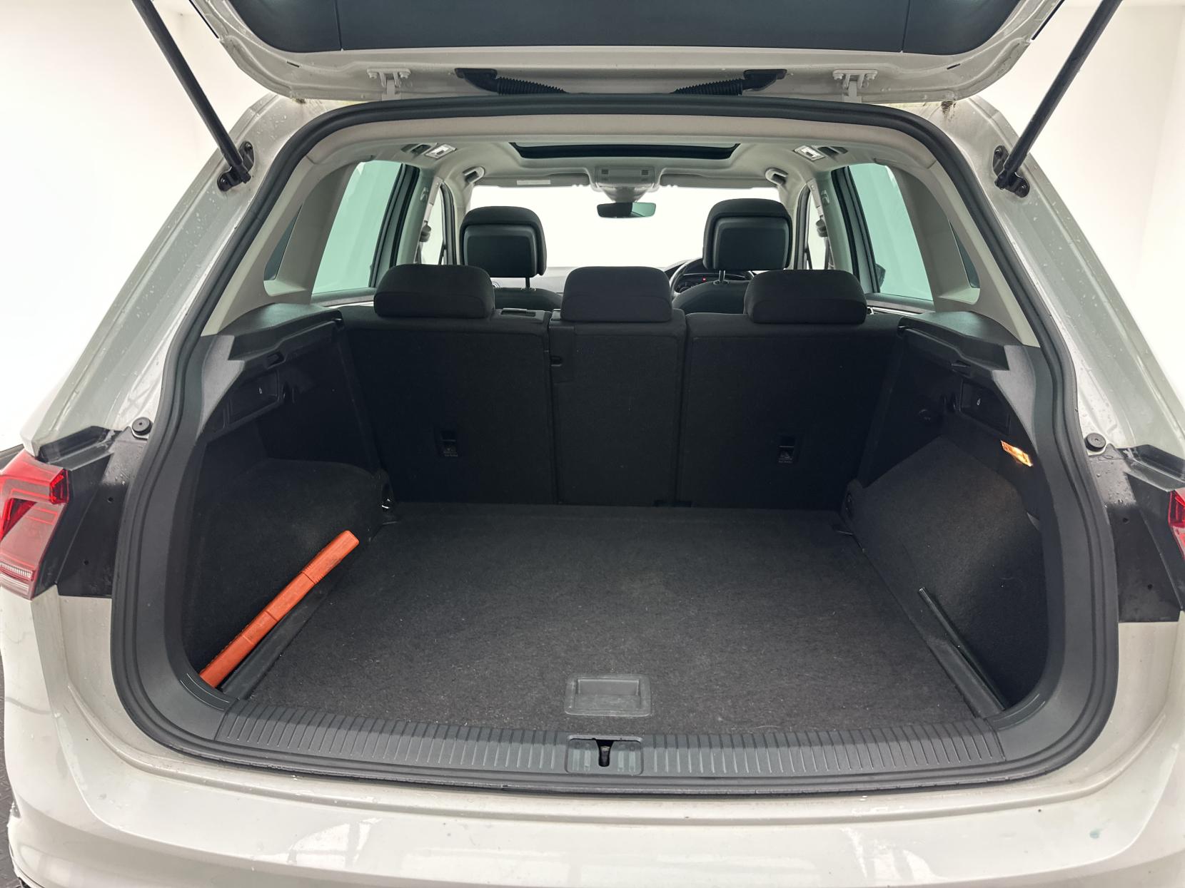 Volkswagen Tiguan 2.0 TDI SEL SUV 5dr Diesel DSG Euro 6 (s/s) (150 ps)