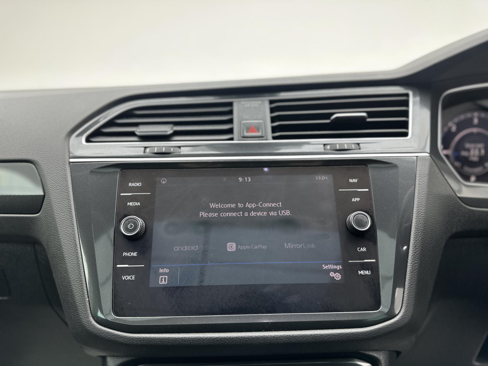 Volkswagen Tiguan 2.0 TDI SEL SUV 5dr Diesel DSG Euro 6 (s/s) (150 ps)