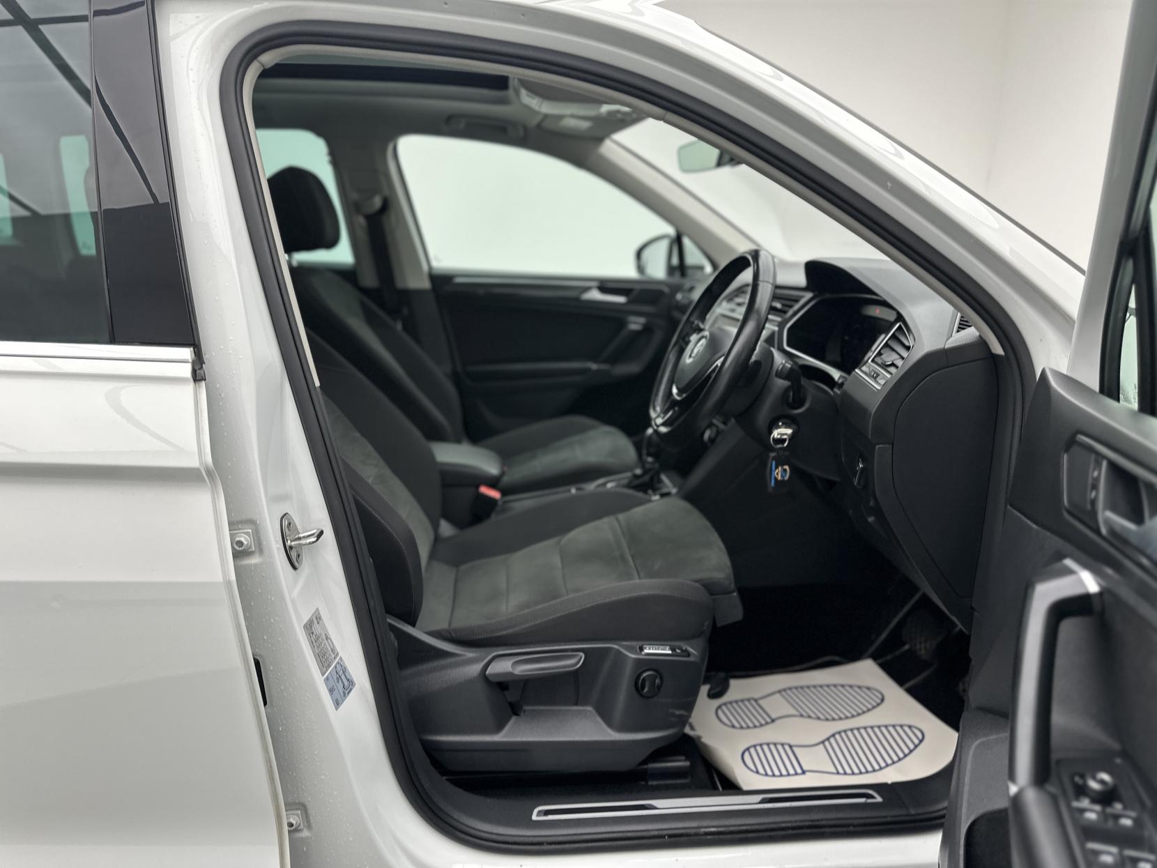 Volkswagen Tiguan 2.0 TDI SEL SUV 5dr Diesel DSG Euro 6 (s/s) (150 ps)