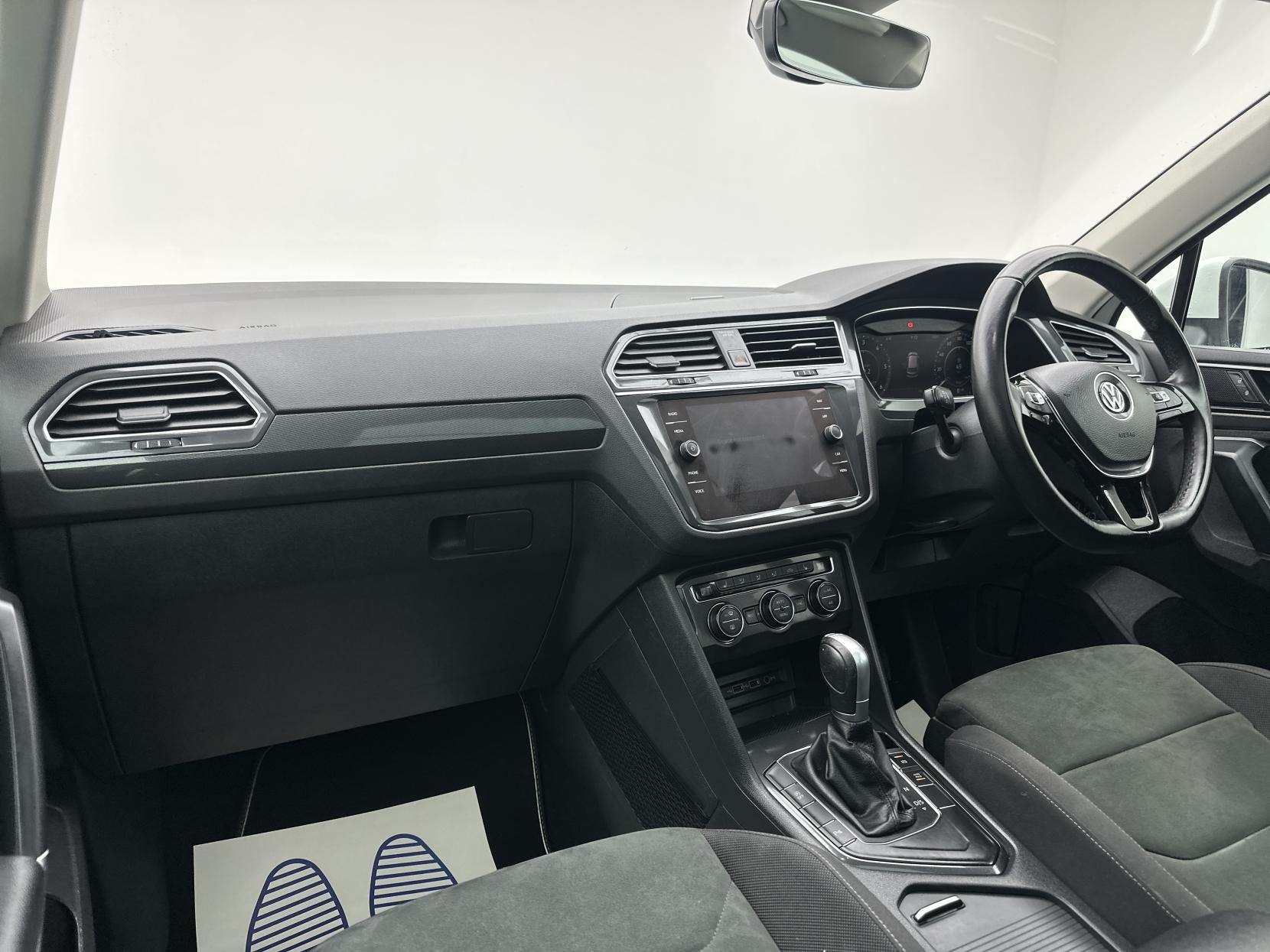 Volkswagen Tiguan 2.0 TDI SEL SUV 5dr Diesel DSG Euro 6 (s/s) (150 ps)