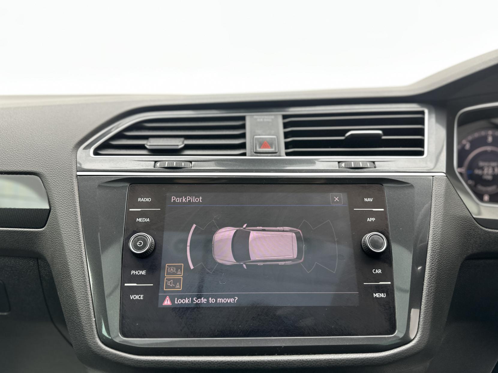 Volkswagen Tiguan 2.0 TDI SEL SUV 5dr Diesel DSG Euro 6 (s/s) (150 ps)