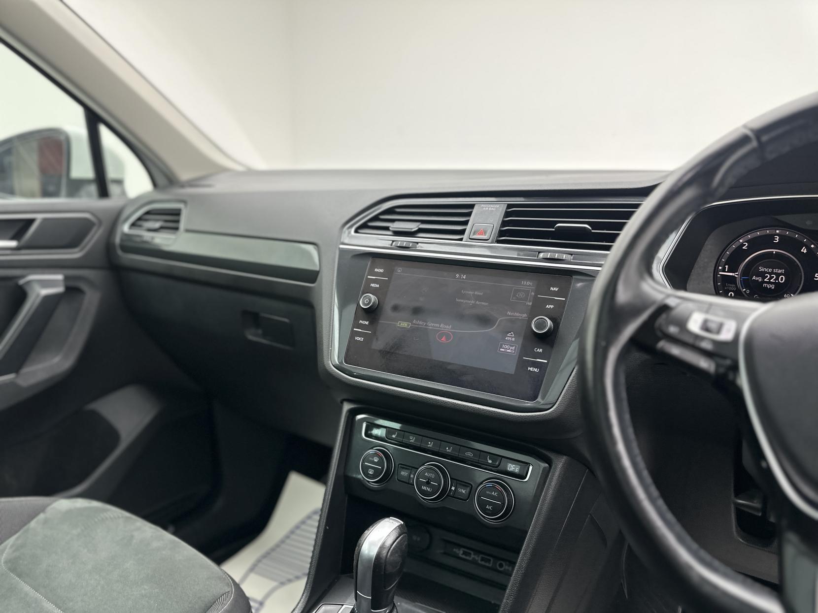 Volkswagen Tiguan 2.0 TDI SEL SUV 5dr Diesel DSG Euro 6 (s/s) (150 ps)