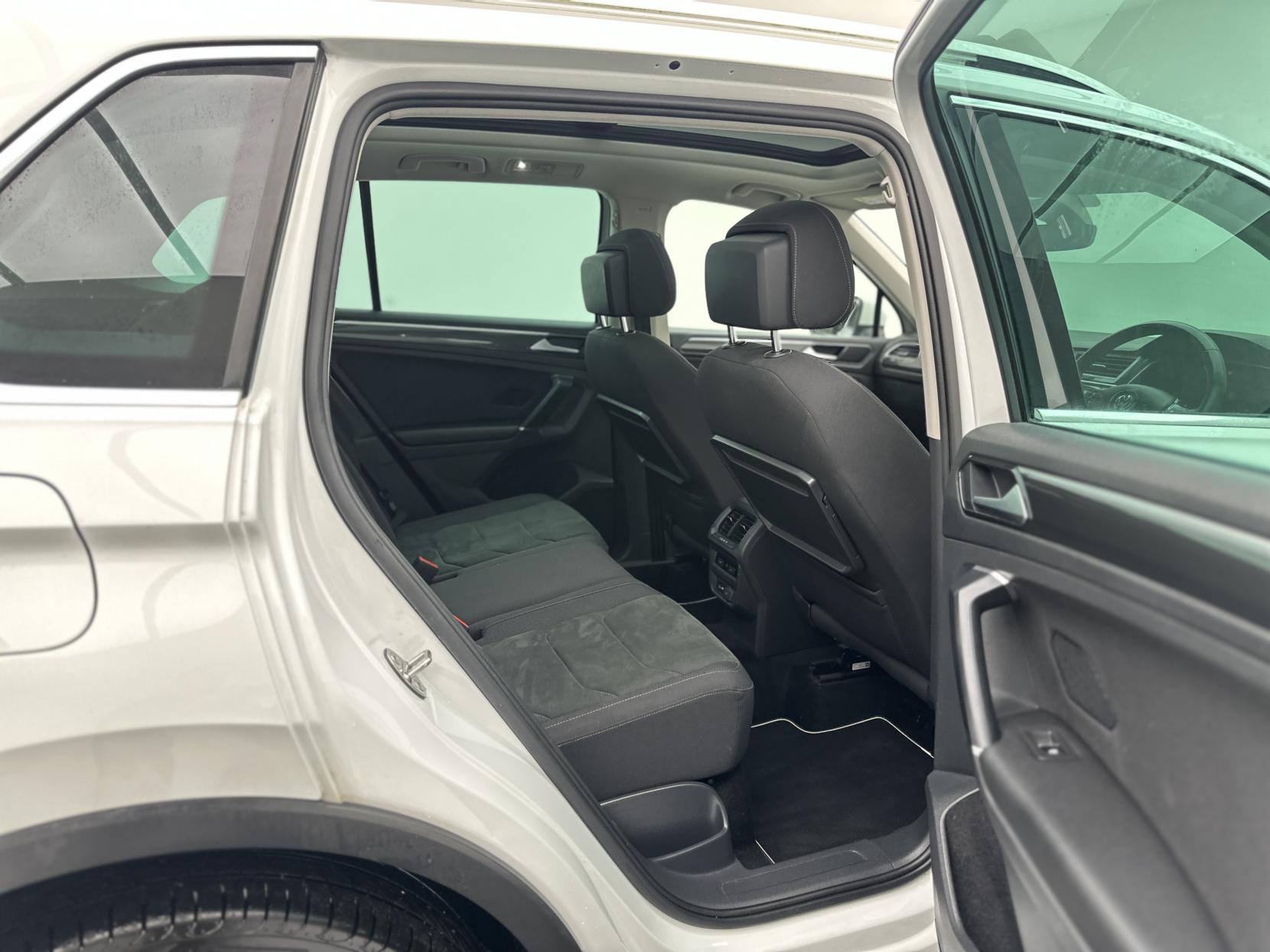 Volkswagen Tiguan 2.0 TDI SEL SUV 5dr Diesel DSG Euro 6 (s/s) (150 ps)