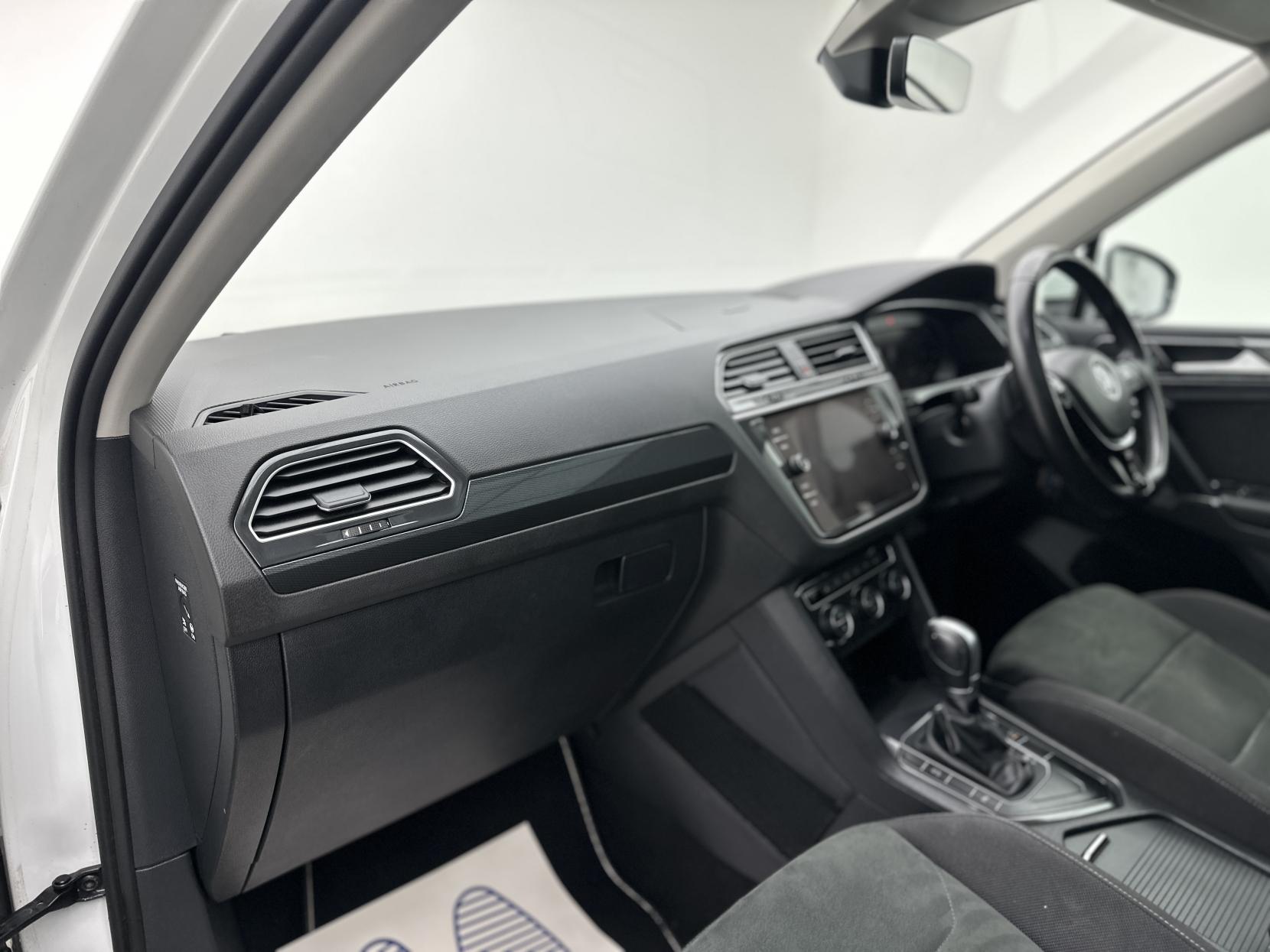 Volkswagen Tiguan 2.0 TDI SEL SUV 5dr Diesel DSG Euro 6 (s/s) (150 ps)