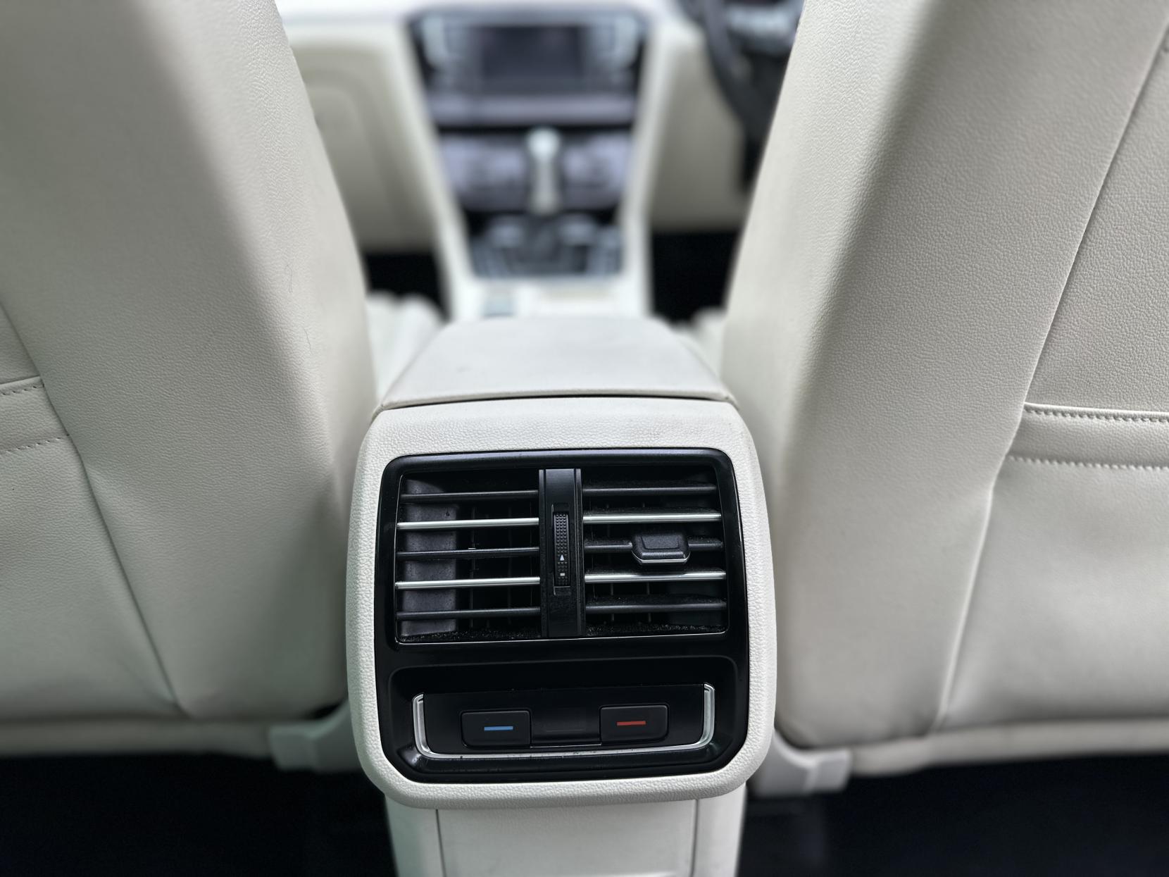 Volkswagen Passat 2.0 TDI GT Estate 5dr Diesel DSG Euro 6 (s/s) (150 ps)