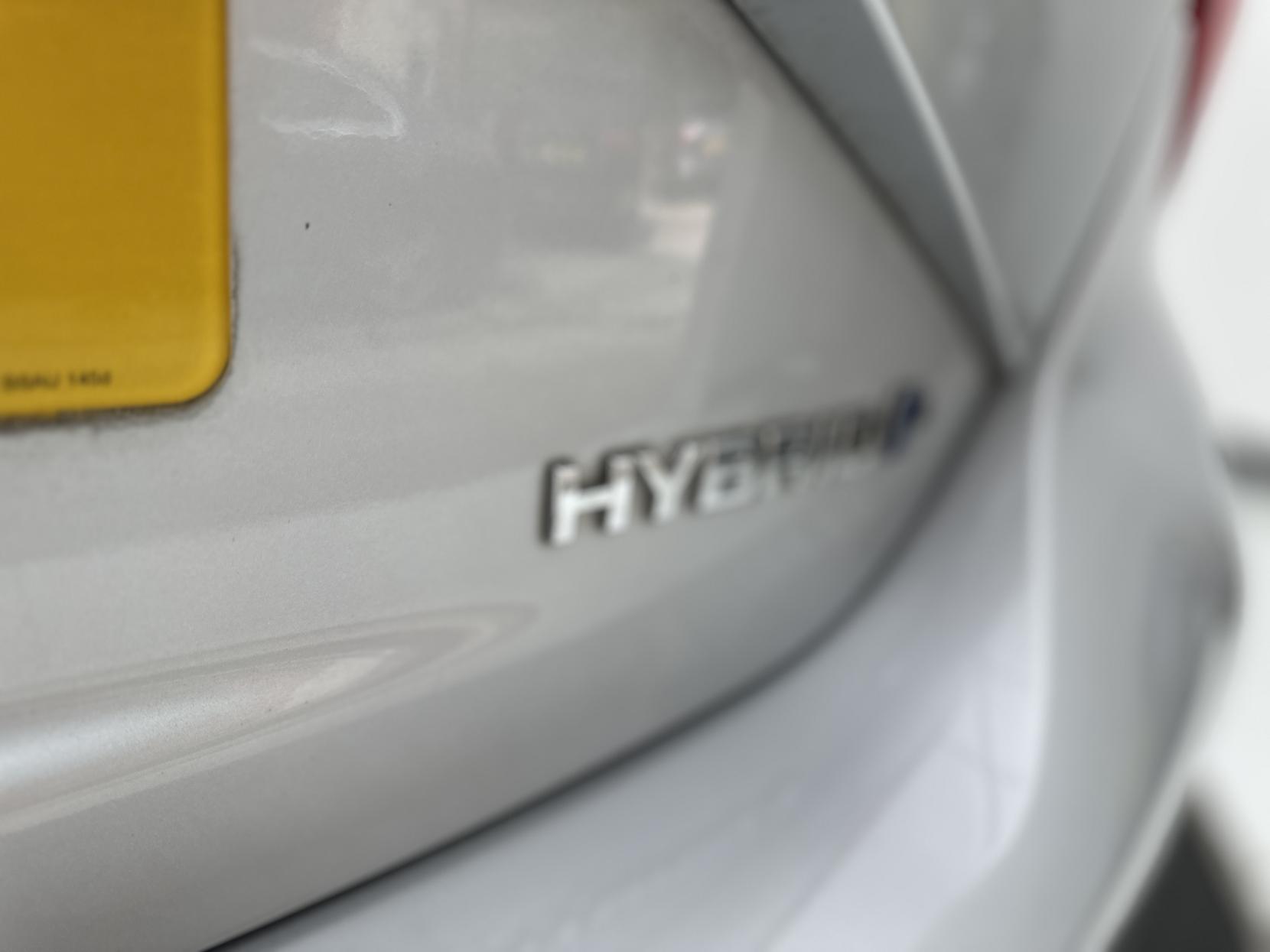 Toyota Yaris 1.5 VVT-h Y20 Bi-tone Hatchback 5dr Petrol Hybrid E-CVT Euro 6 (s/s) (100 ps)