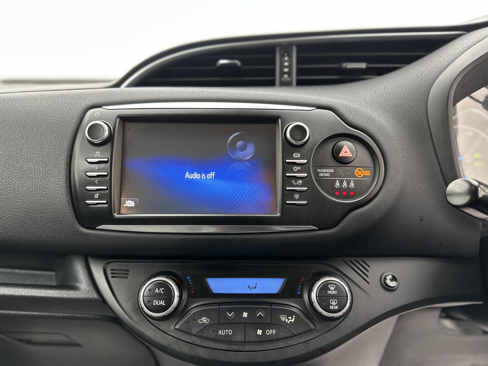 Toyota Yaris 1.5 VVT-h Y20 Bi-tone Hatchback 5dr Petrol Hybrid E-CVT Euro 6 (s/s) (100 ps)