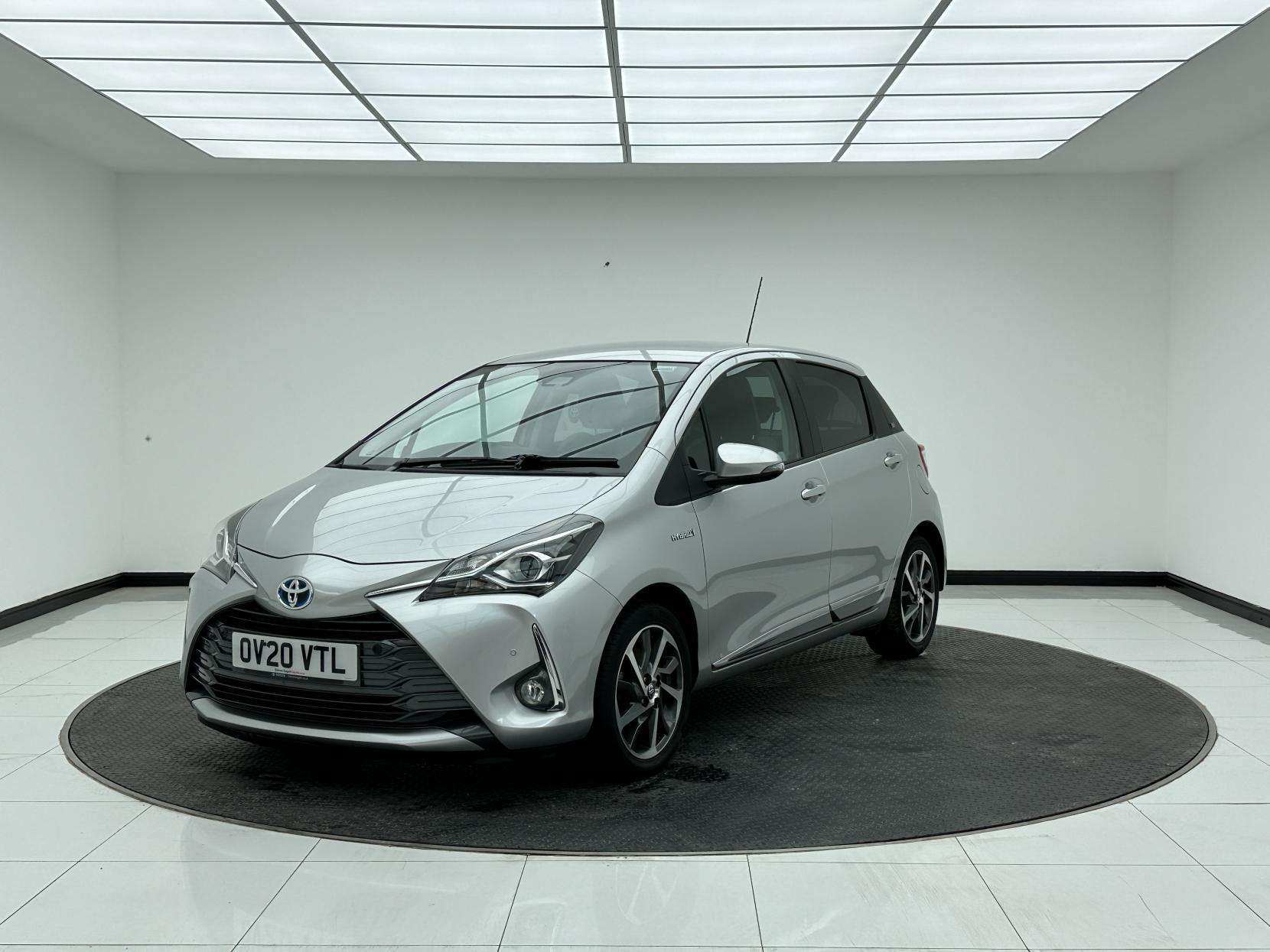 Toyota Yaris 1.5 VVT-h Y20 Bi-tone Hatchback 5dr Petrol Hybrid E-CVT Euro 6 (s/s) (100 ps)