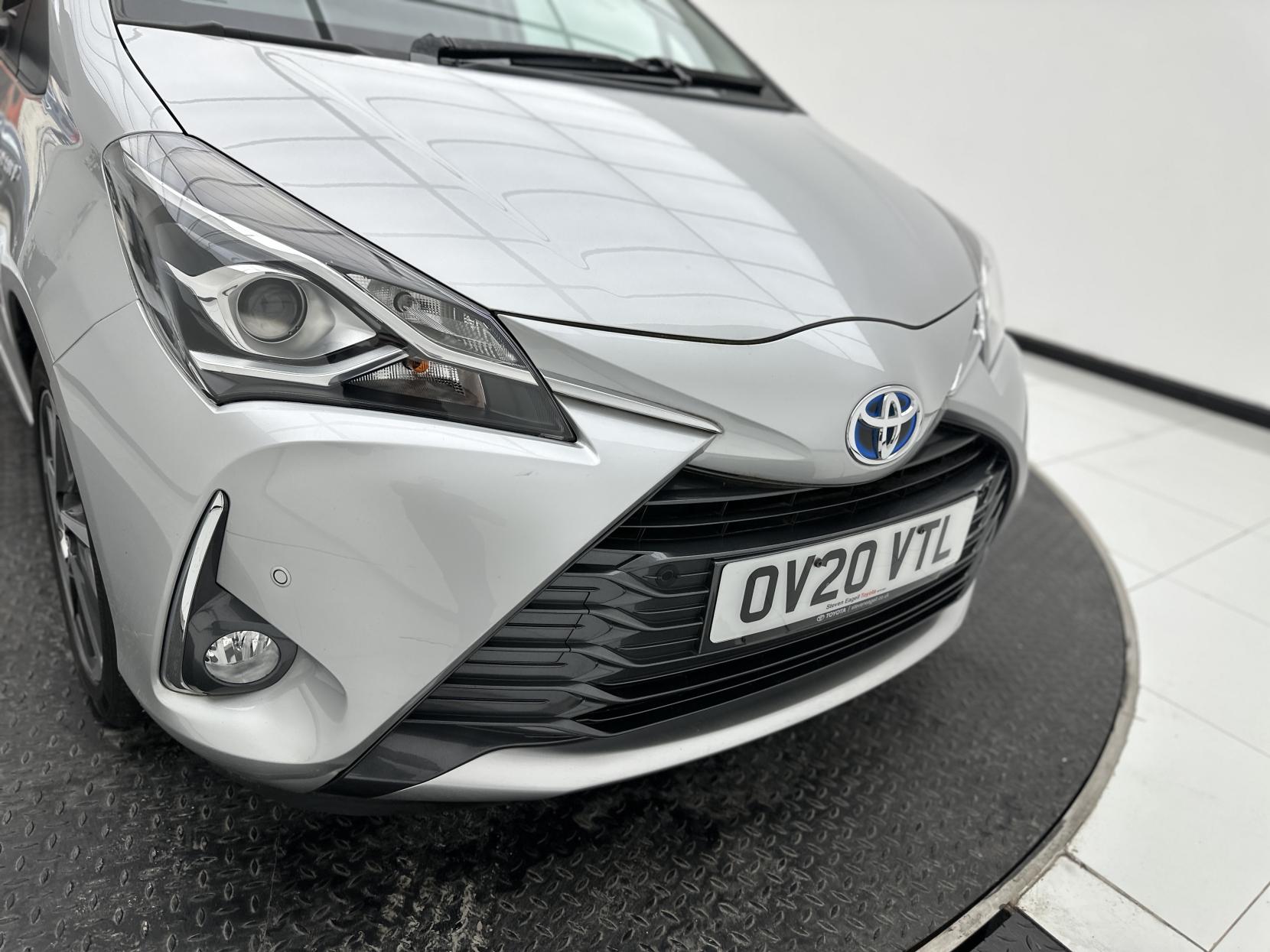 Toyota Yaris 1.5 VVT-h Y20 Bi-tone Hatchback 5dr Petrol Hybrid E-CVT Euro 6 (s/s) (100 ps)