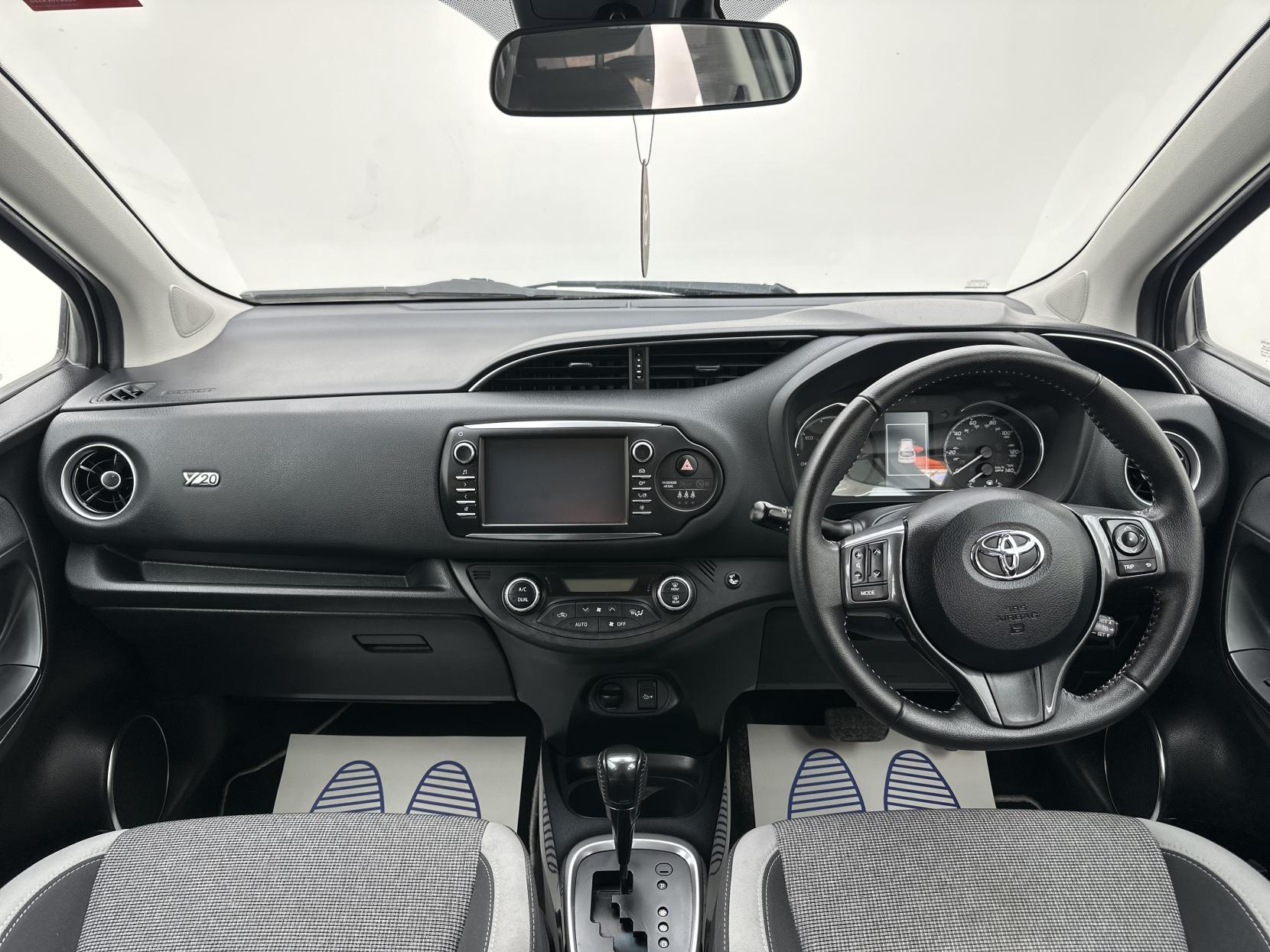 Toyota Yaris 1.5 VVT-h Y20 Bi-tone Hatchback 5dr Petrol Hybrid E-CVT Euro 6 (s/s) (100 ps)