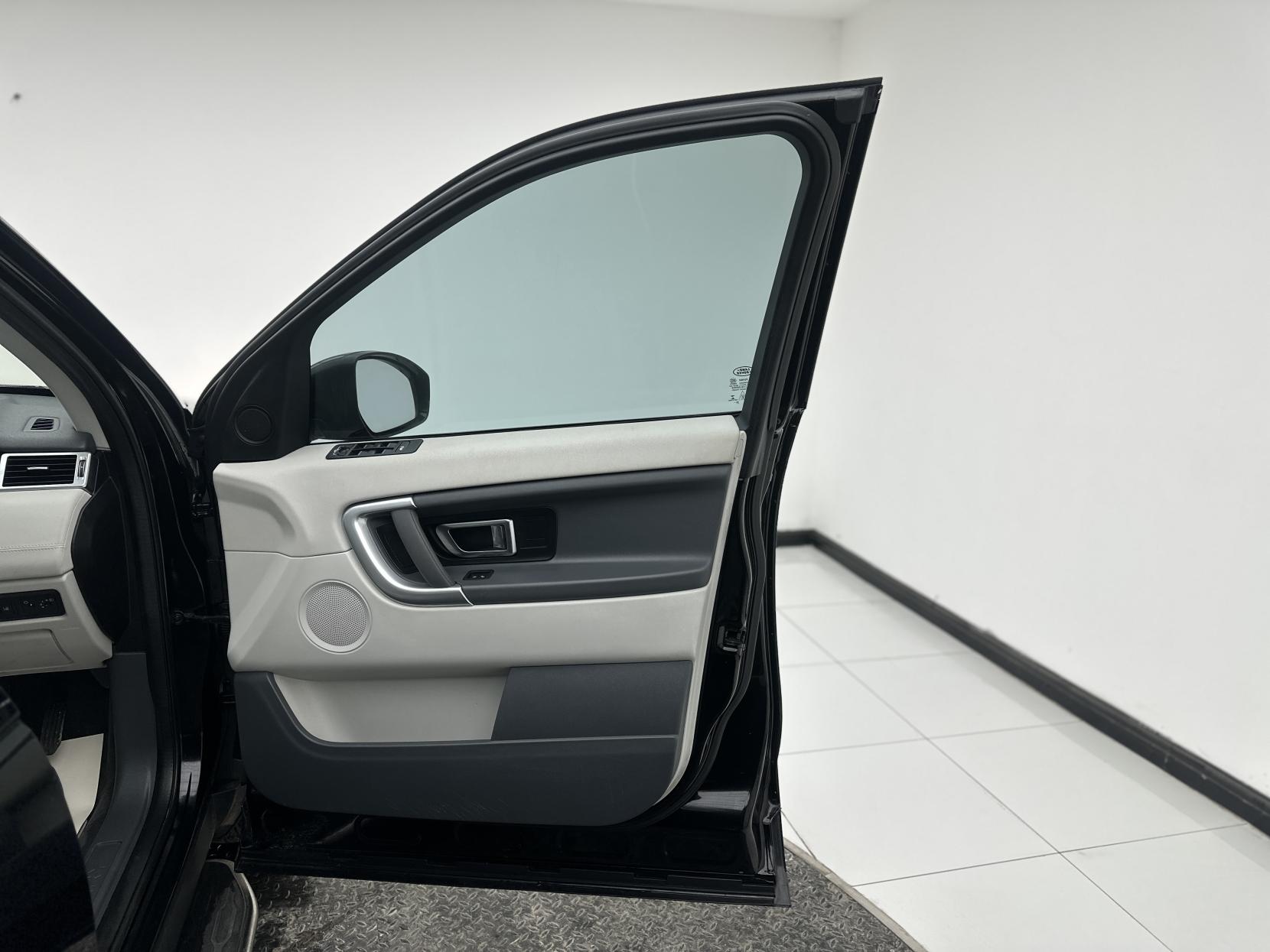 Land Rover Discovery Sport 2.0 TD4 SE Tech SUV 5dr Diesel Auto 4WD Euro 6 (s/s) (180 ps)