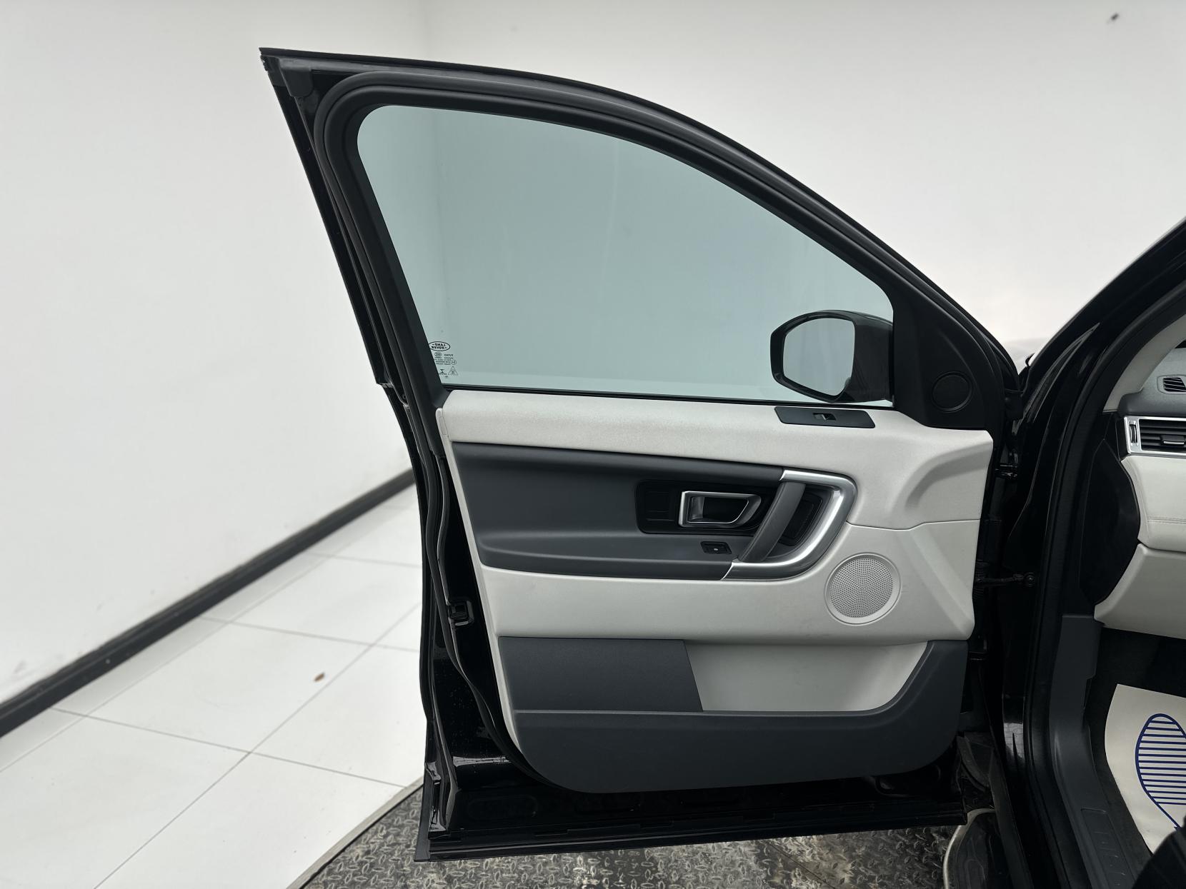 Land Rover Discovery Sport 2.0 TD4 SE Tech SUV 5dr Diesel Auto 4WD Euro 6 (s/s) (180 ps)