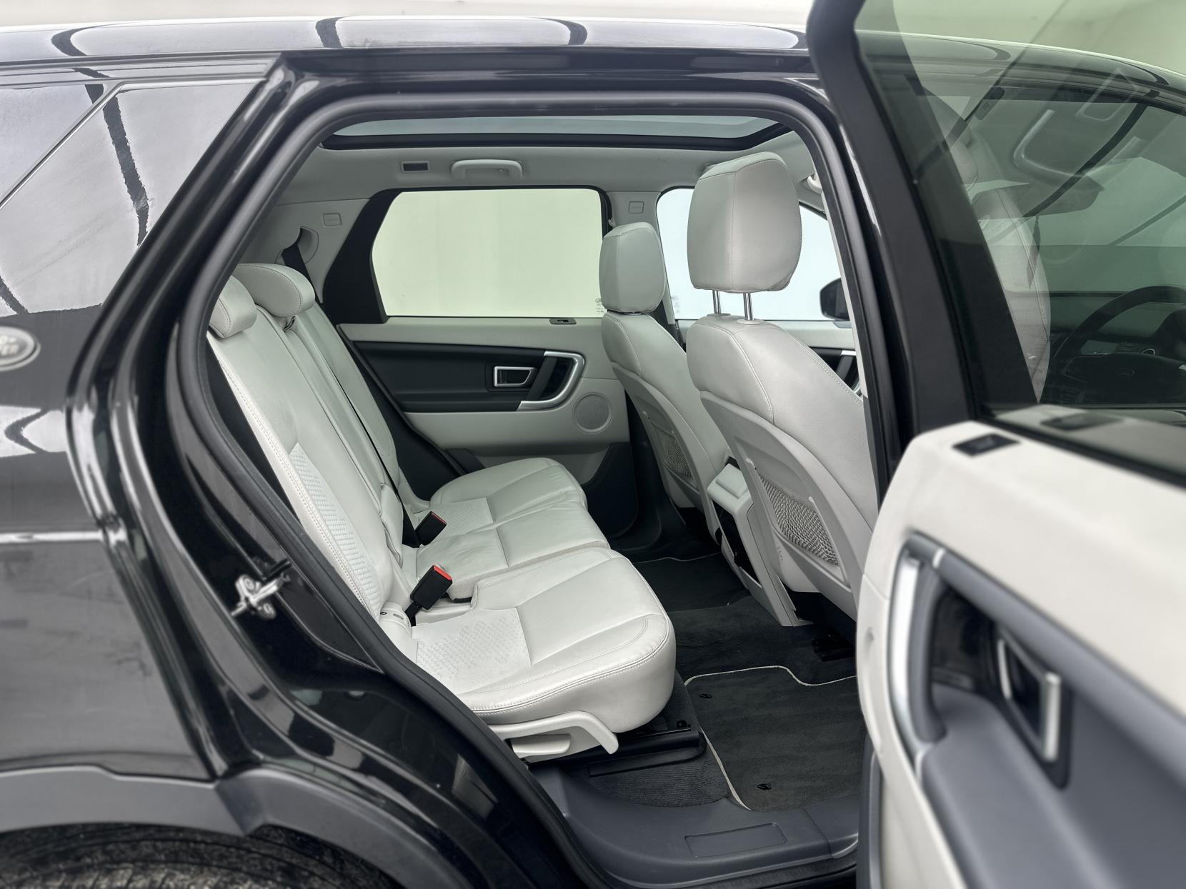 Land Rover Discovery Sport 2.0 TD4 SE Tech SUV 5dr Diesel Auto 4WD Euro 6 (s/s) (180 ps)