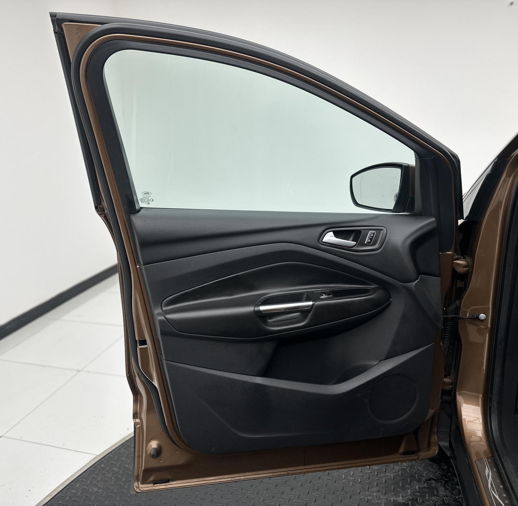 Ford Kuga 2.0 TDCi Titanium SUV 5dr Diesel Powershift AWD Euro 5 (163 ps)