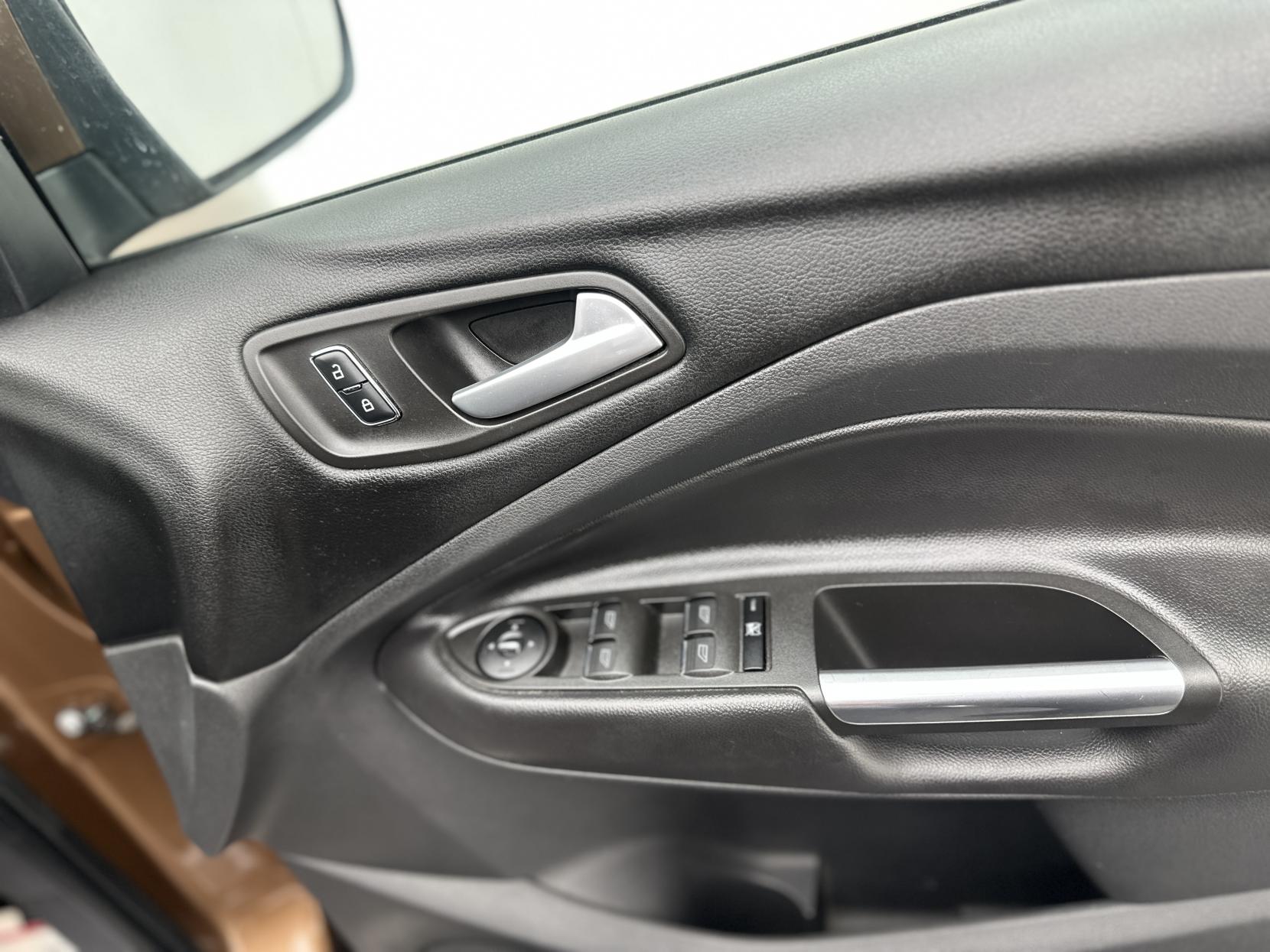 Ford Kuga 2.0 TDCi Titanium SUV 5dr Diesel Powershift AWD Euro 5 (163 ps)