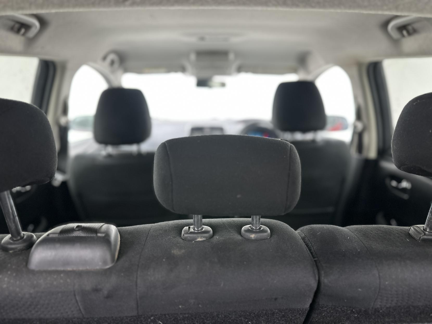 Nissan Leaf 24kWh Acenta Hatchback 5dr Electric Auto (107 bhp)