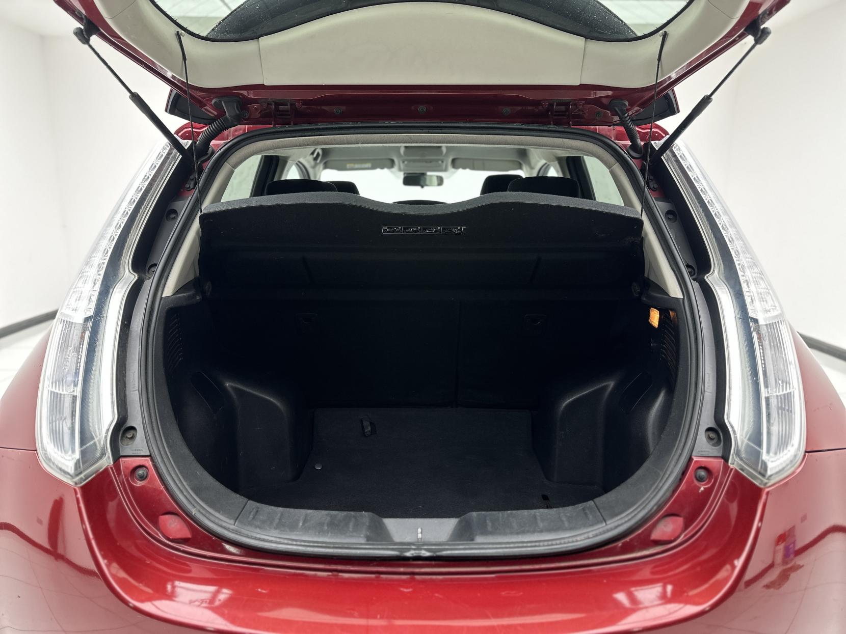 Nissan Leaf 24kWh Acenta Hatchback 5dr Electric Auto (107 bhp)