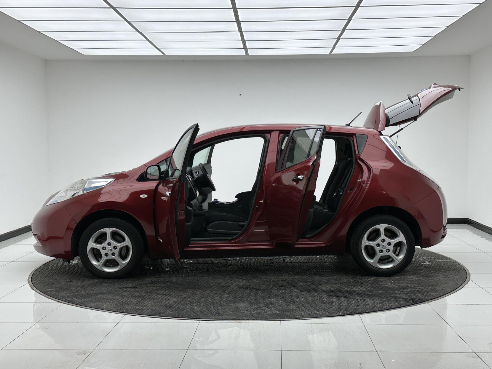 Nissan Leaf 24kWh Acenta Hatchback 5dr Electric Auto (107 bhp)