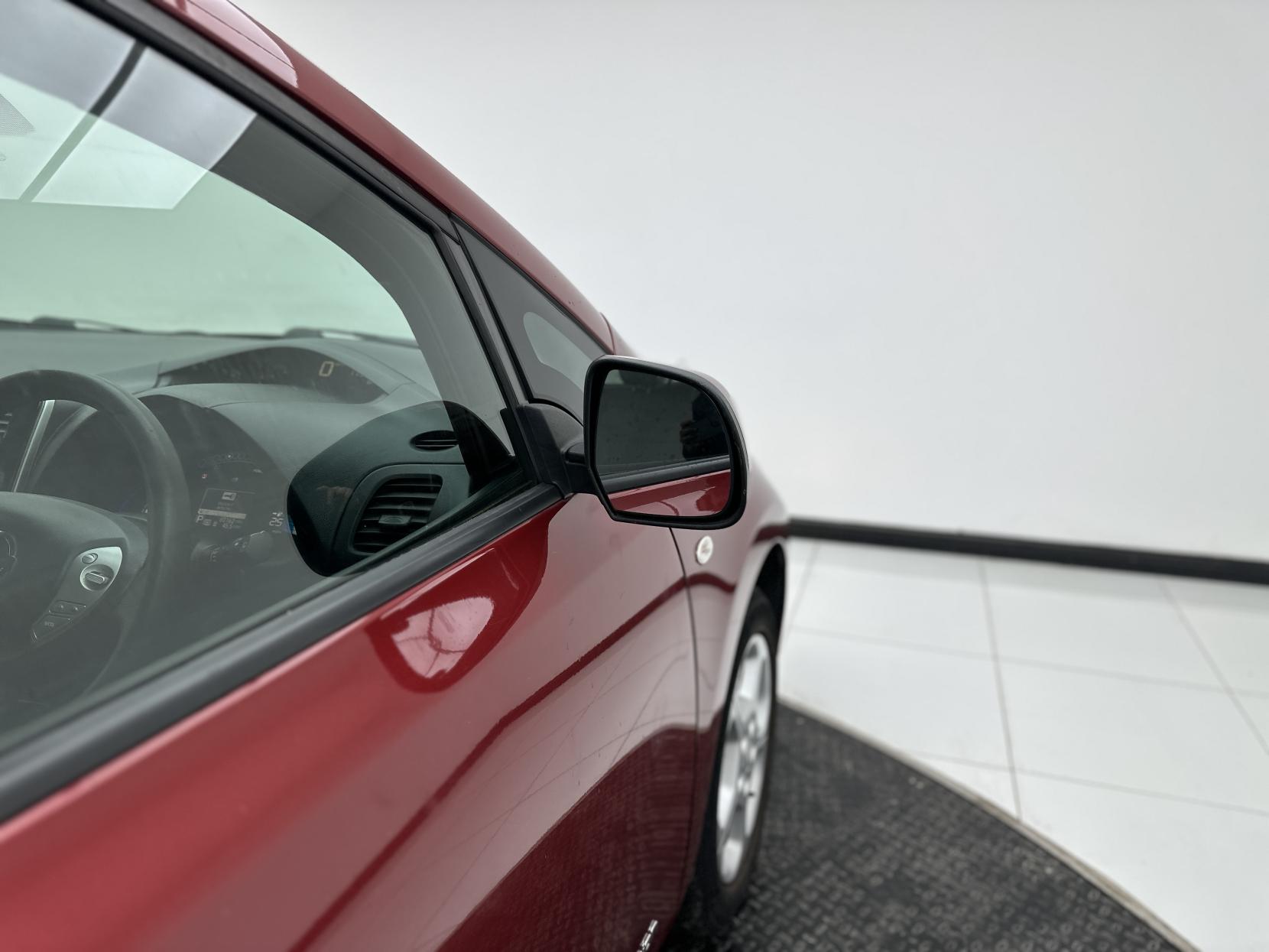 Nissan Leaf 24kWh Acenta Hatchback 5dr Electric Auto (107 bhp)