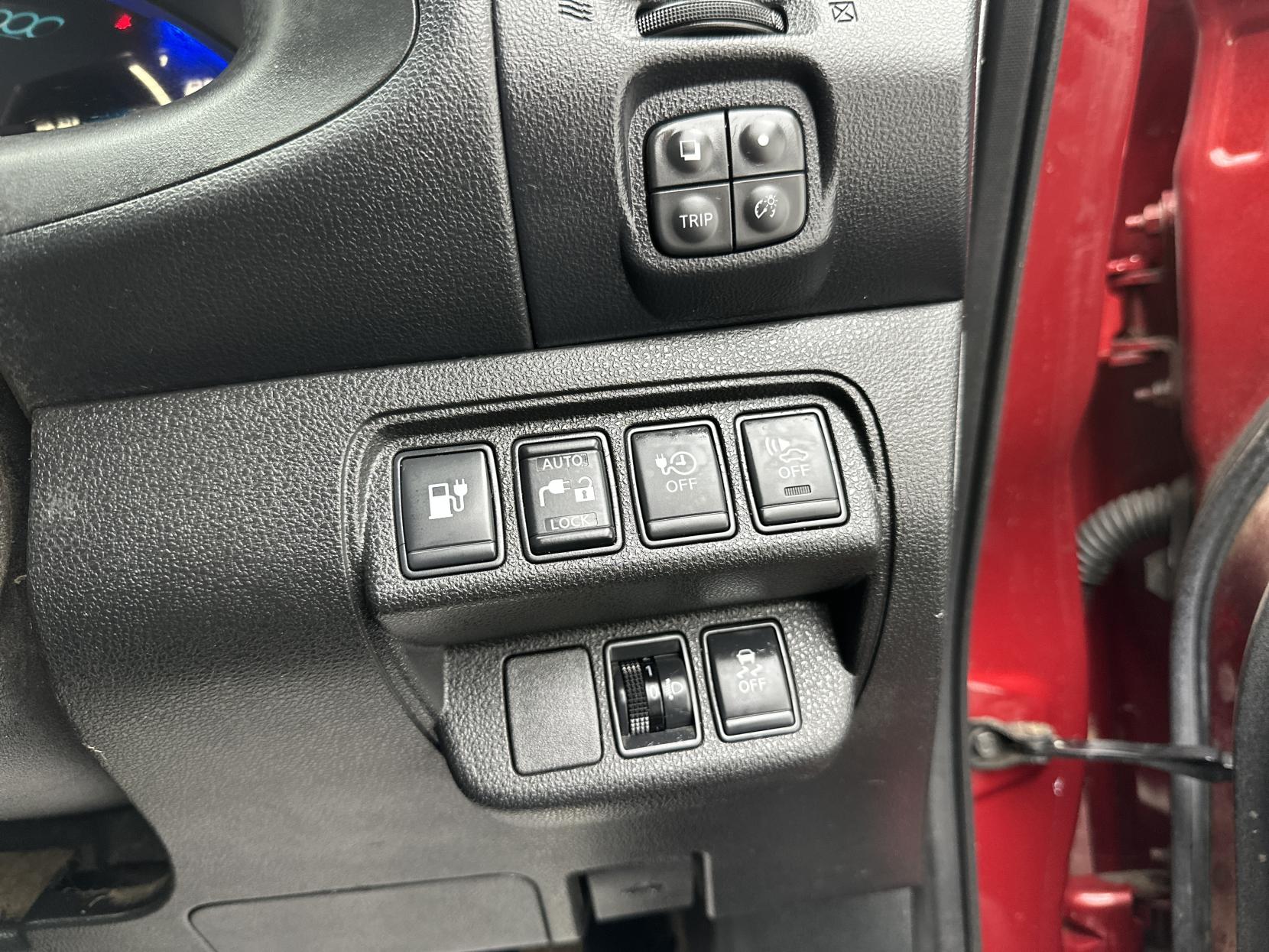 Nissan Leaf 24kWh Acenta Hatchback 5dr Electric Auto (107 bhp)