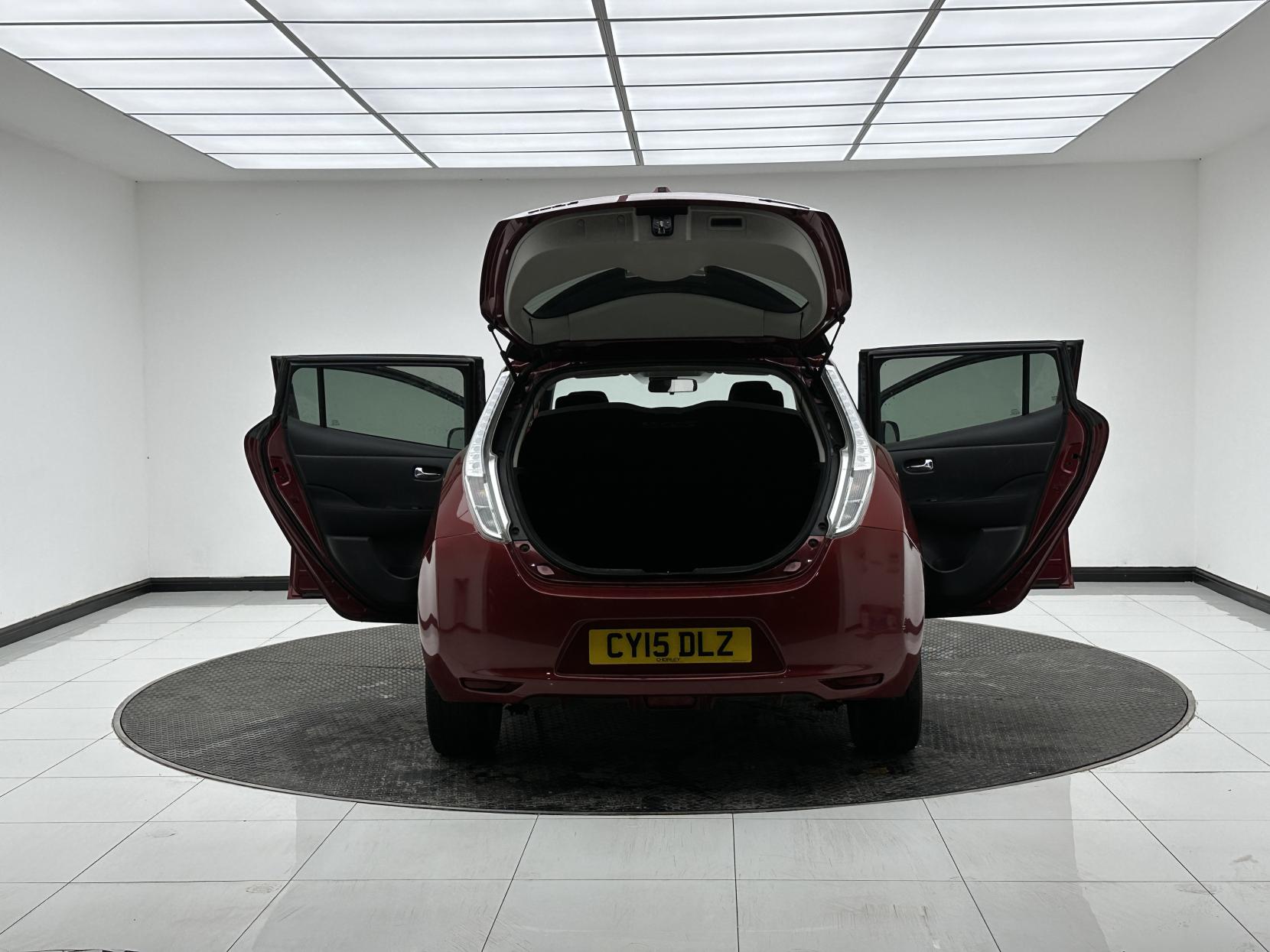 Nissan Leaf 24kWh Acenta Hatchback 5dr Electric Auto (107 bhp)