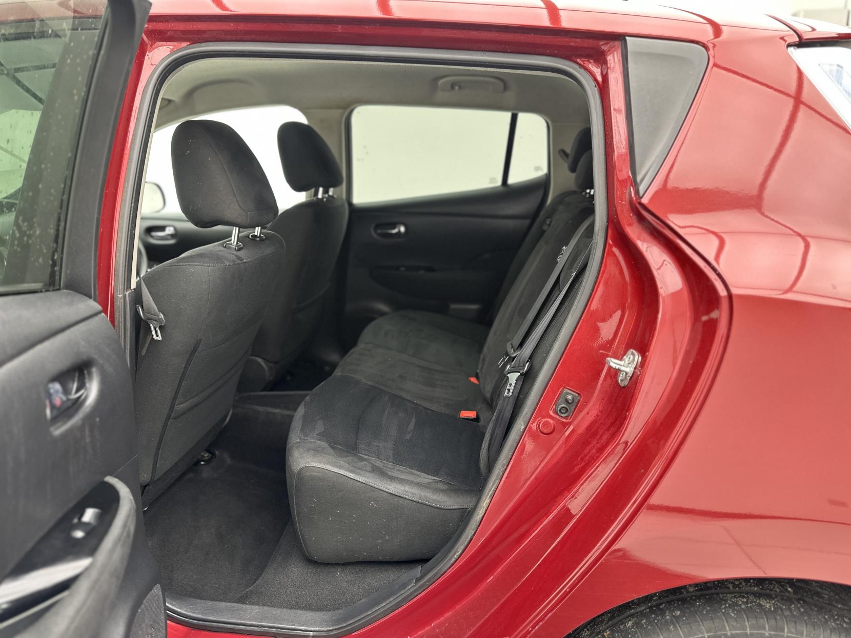 Nissan Leaf 24kWh Acenta Hatchback 5dr Electric Auto (107 bhp)