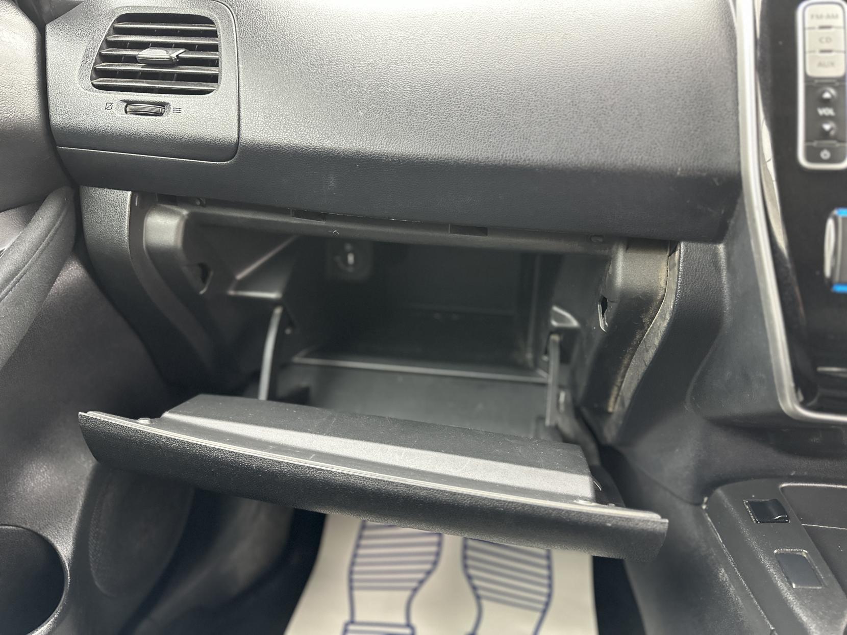 Nissan Leaf 24kWh Acenta Hatchback 5dr Electric Auto (107 bhp)