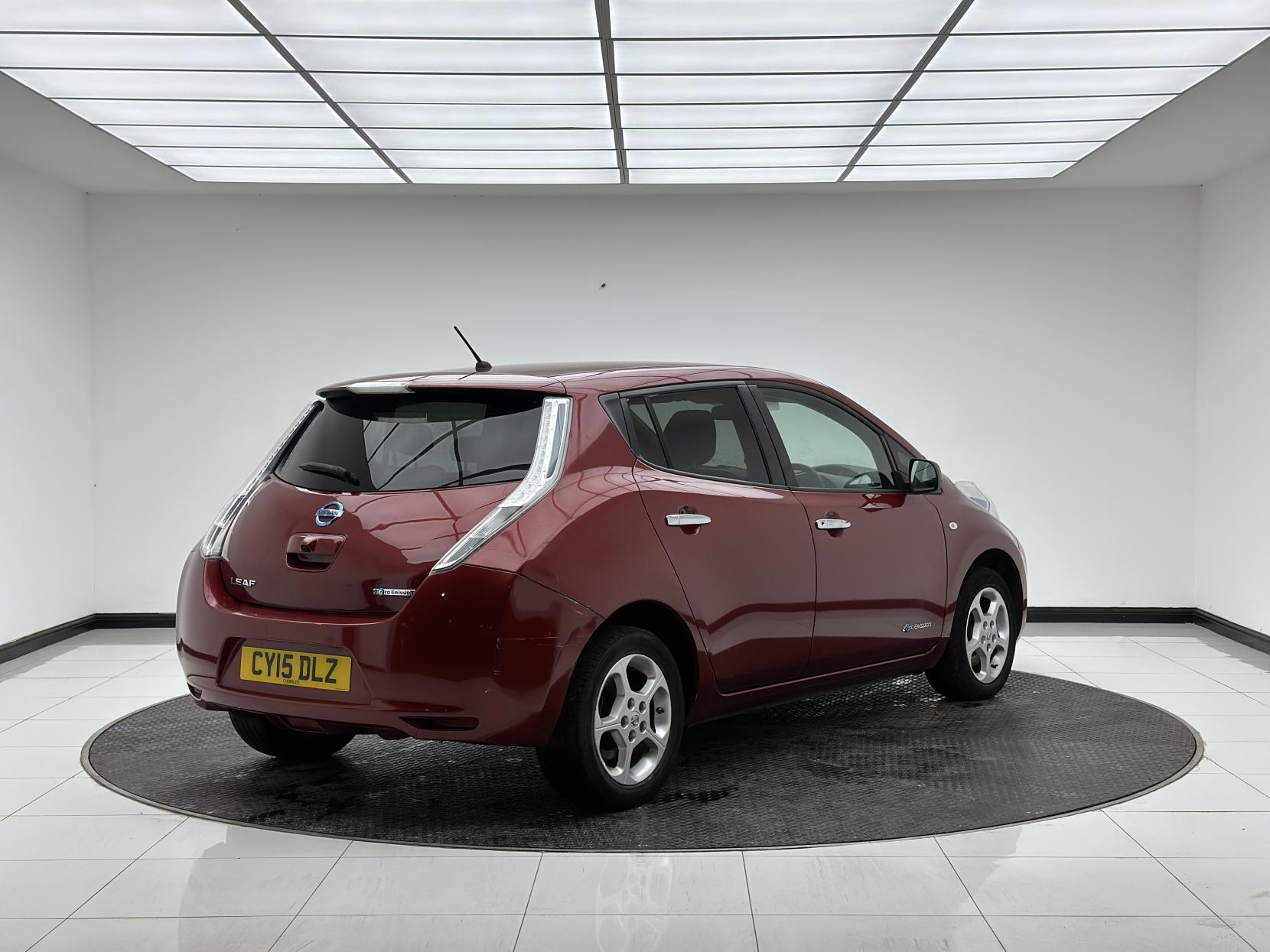 Nissan Leaf 24kWh Acenta Hatchback 5dr Electric Auto (107 bhp)