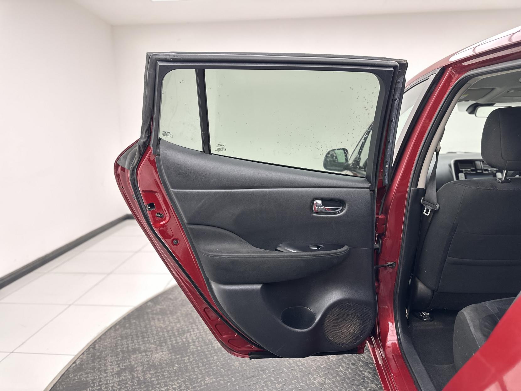 Nissan Leaf 24kWh Acenta Hatchback 5dr Electric Auto (107 bhp)