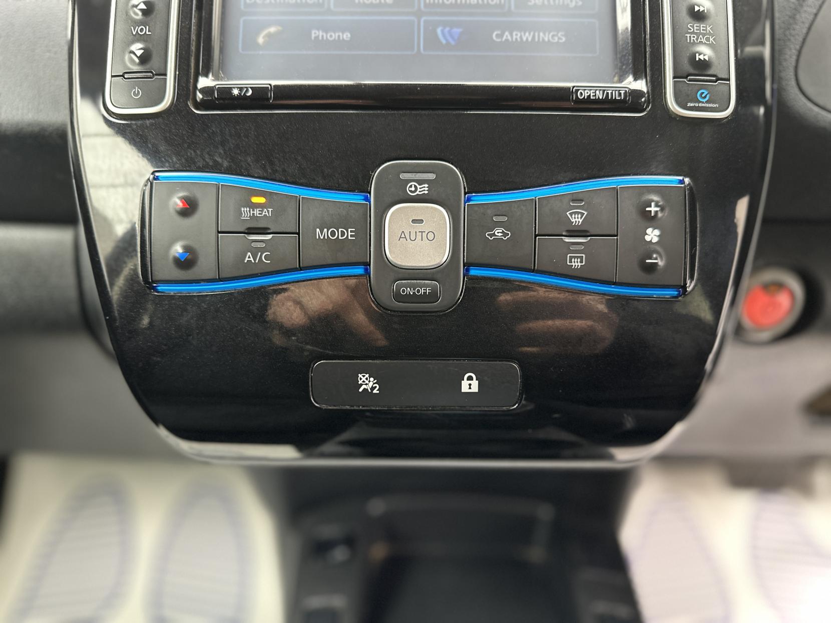 Nissan Leaf 24kWh Acenta Hatchback 5dr Electric Auto (107 bhp)