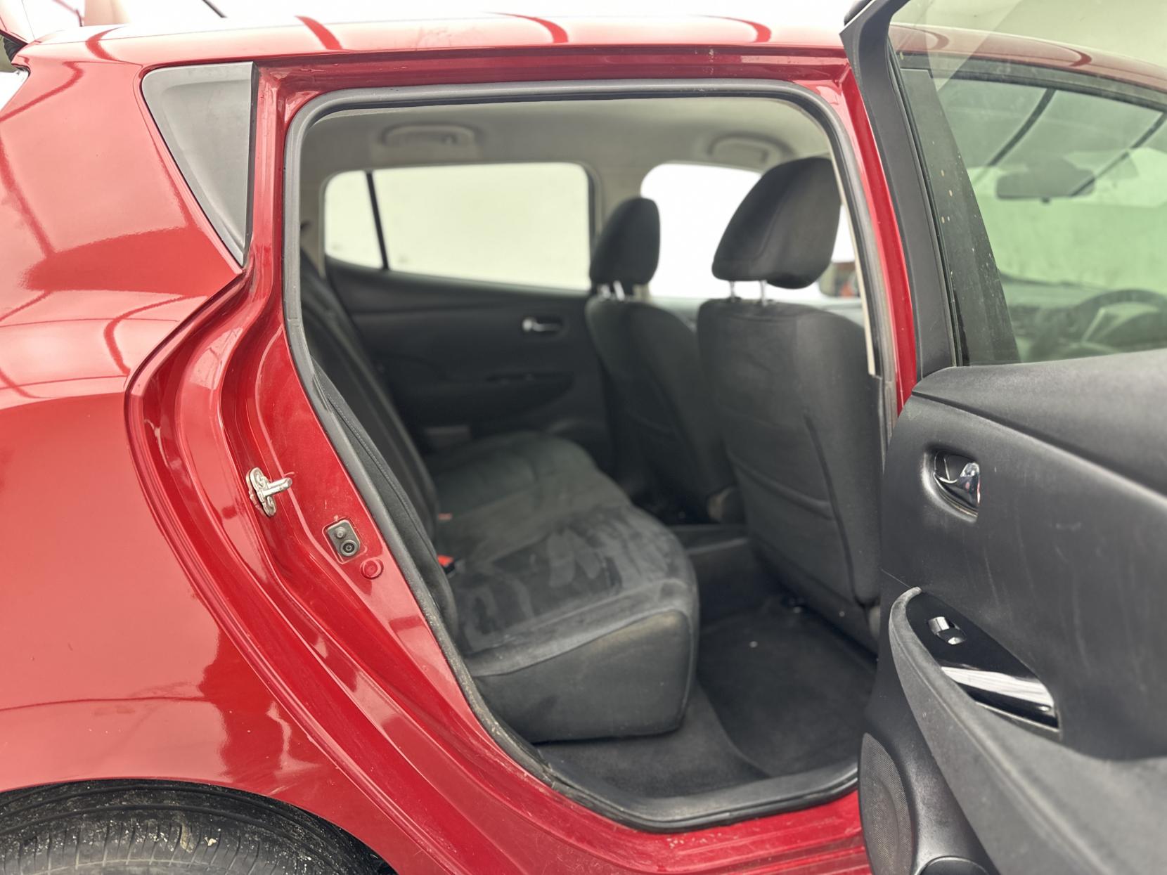 Nissan Leaf 24kWh Acenta Hatchback 5dr Electric Auto (107 bhp)