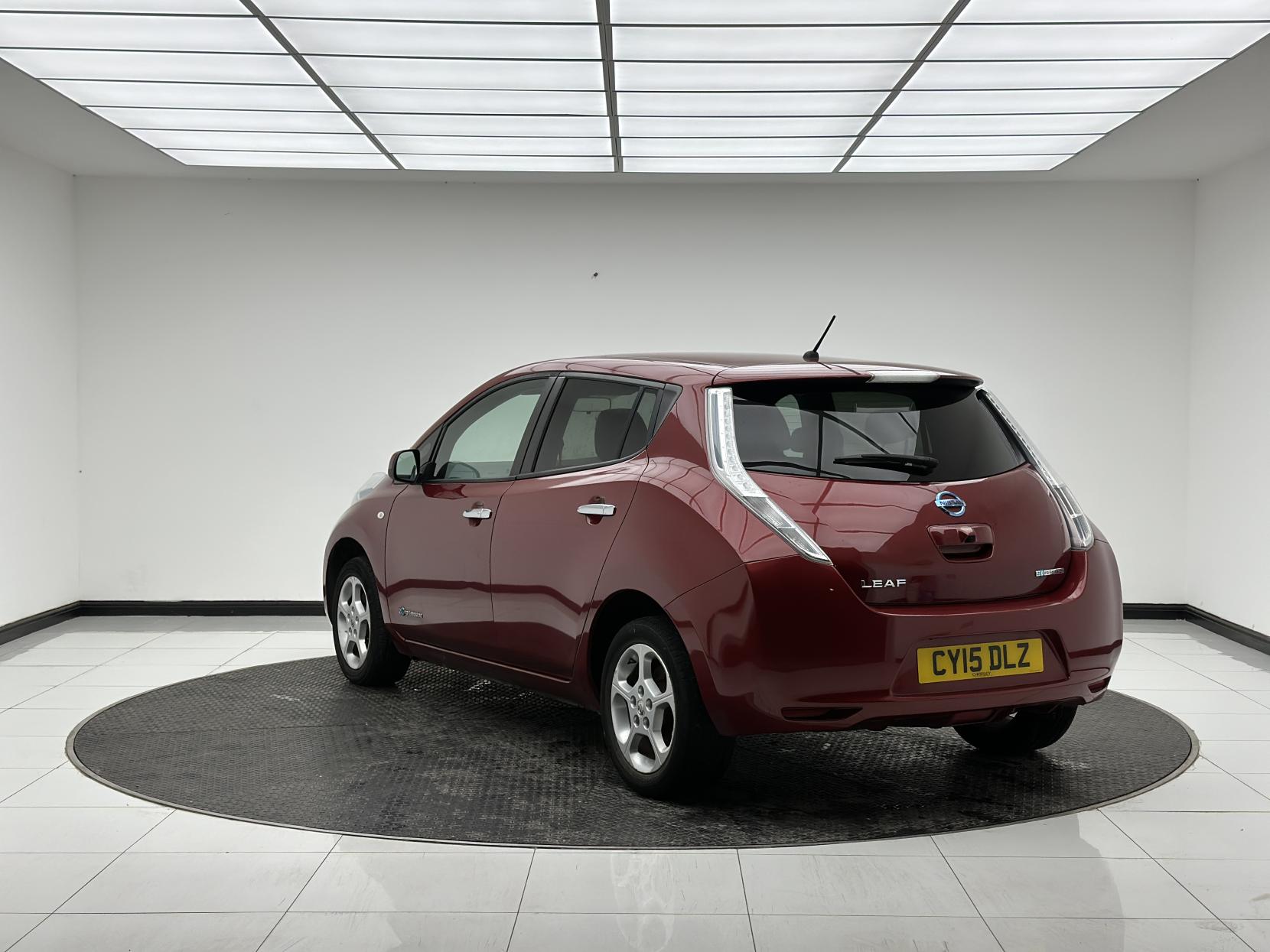 Nissan Leaf 24kWh Acenta Hatchback 5dr Electric Auto (107 bhp)
