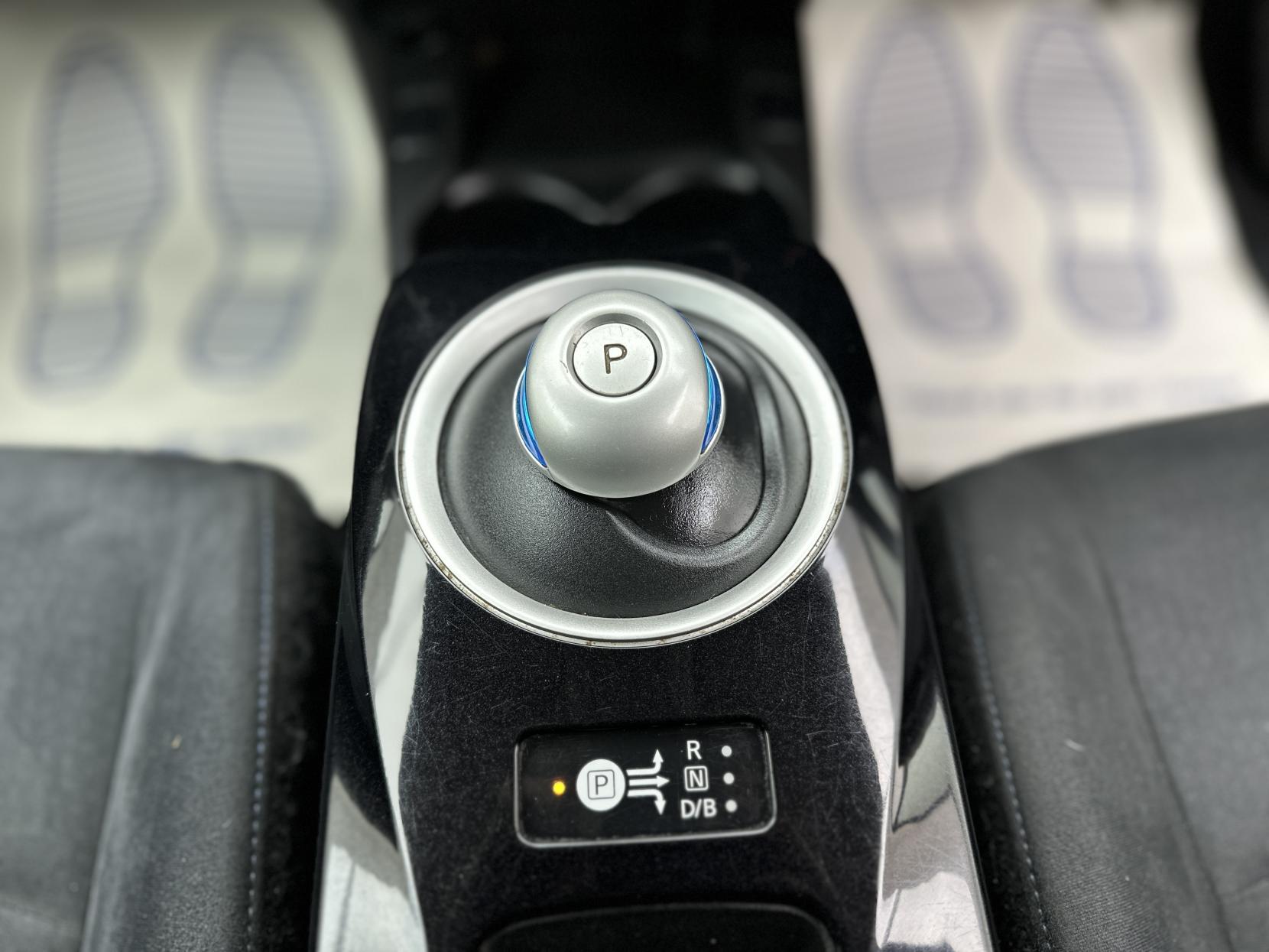 Nissan Leaf 24kWh Acenta Hatchback 5dr Electric Auto (107 bhp)