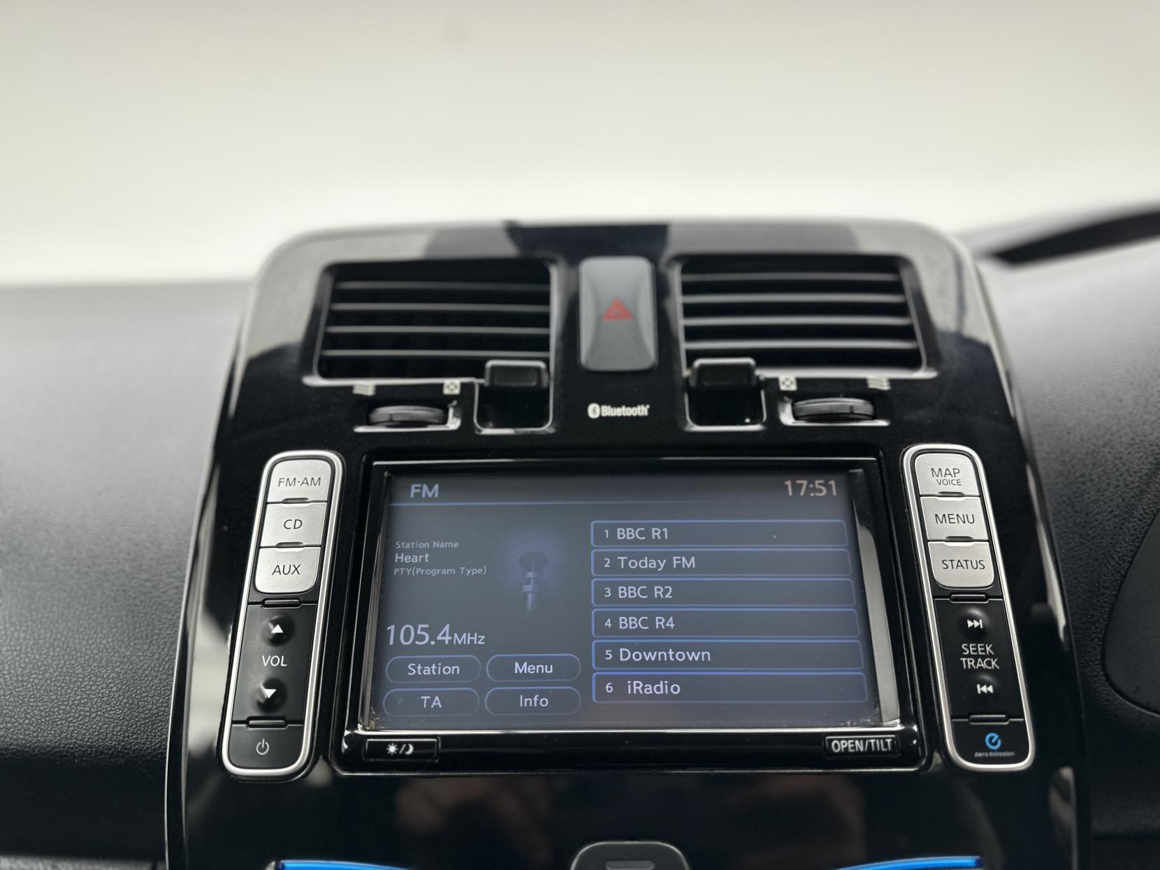 Nissan Leaf 24kWh Acenta Hatchback 5dr Electric Auto (107 bhp)