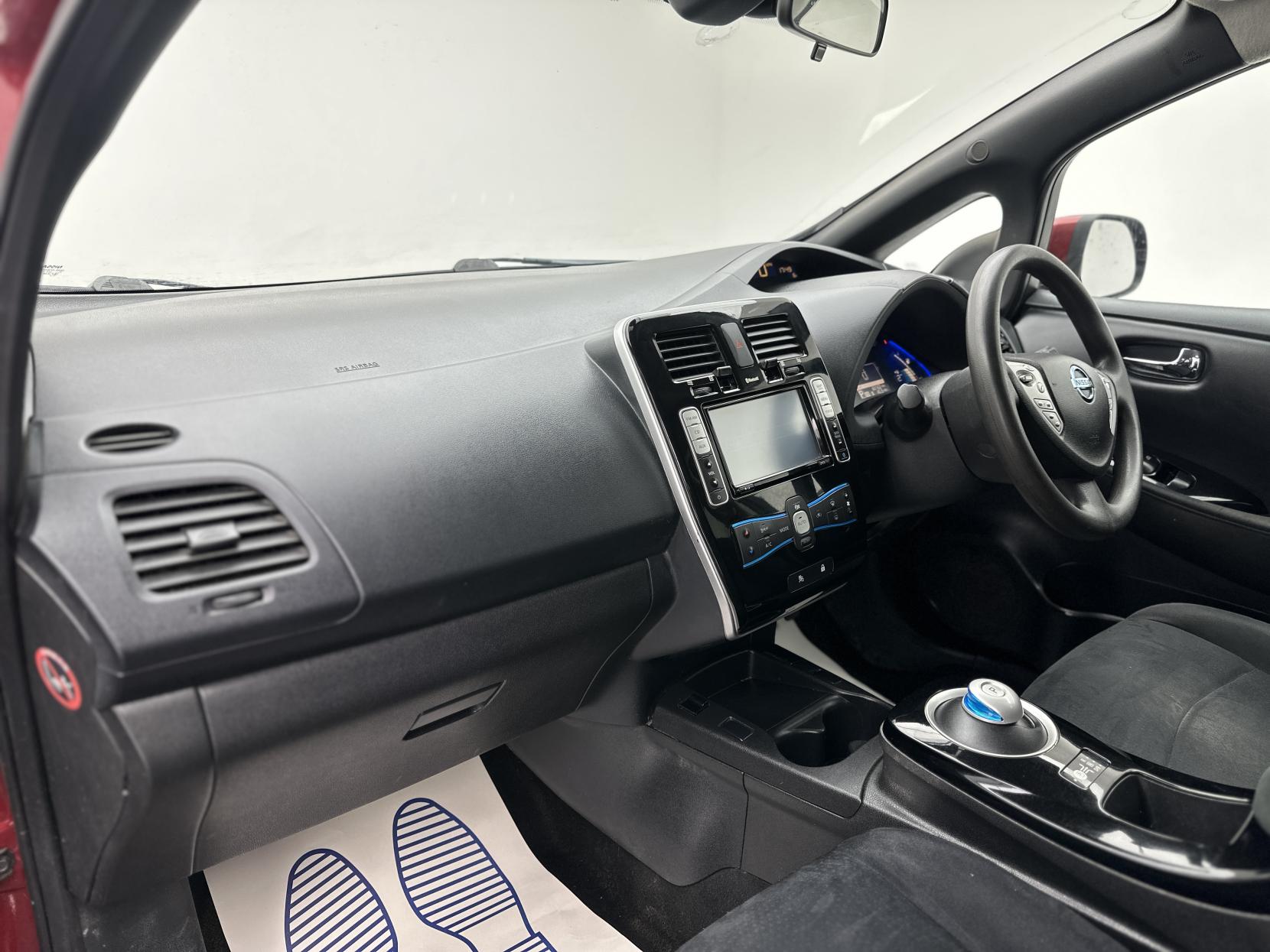 Nissan Leaf 24kWh Acenta Hatchback 5dr Electric Auto (107 bhp)