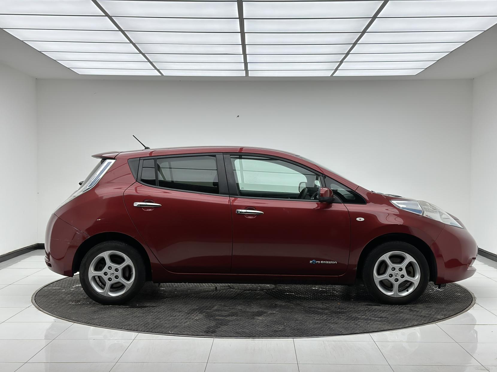 Nissan Leaf 24kWh Acenta Hatchback 5dr Electric Auto (107 bhp)