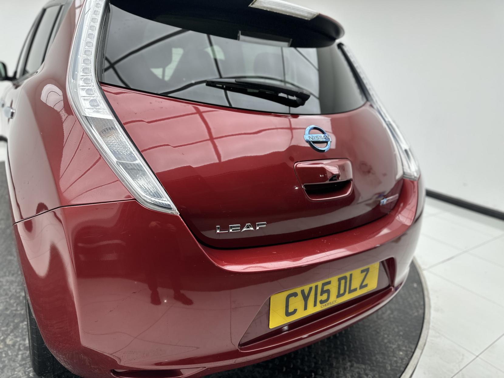 Nissan Leaf 24kWh Acenta Hatchback 5dr Electric Auto (107 bhp)