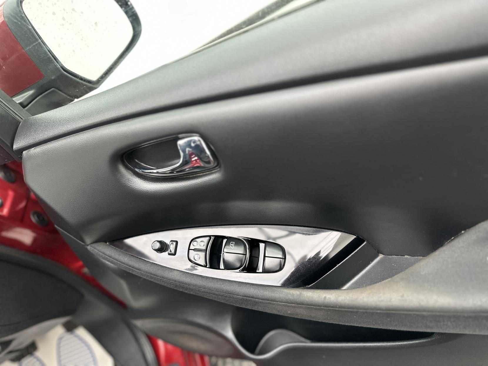 Nissan Leaf 24kWh Acenta Hatchback 5dr Electric Auto (107 bhp)