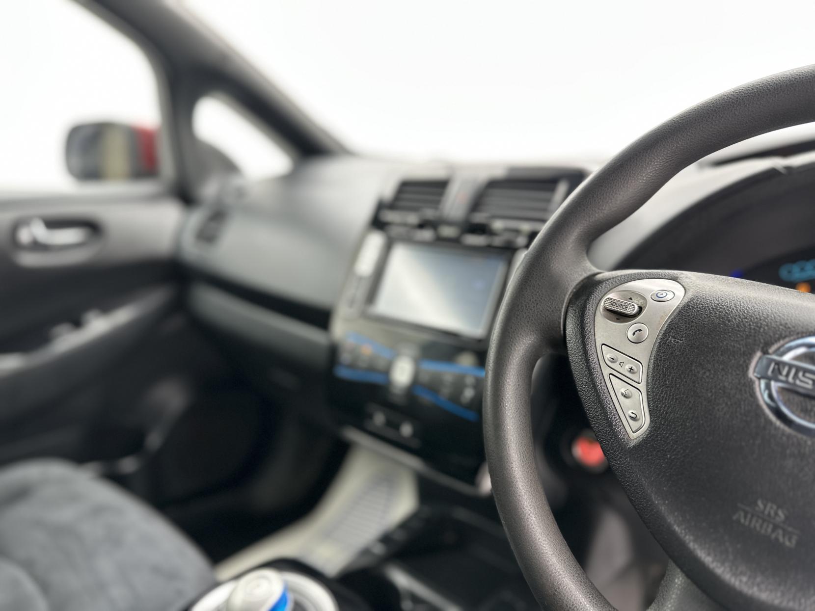 Nissan Leaf 24kWh Acenta Hatchback 5dr Electric Auto (107 bhp)