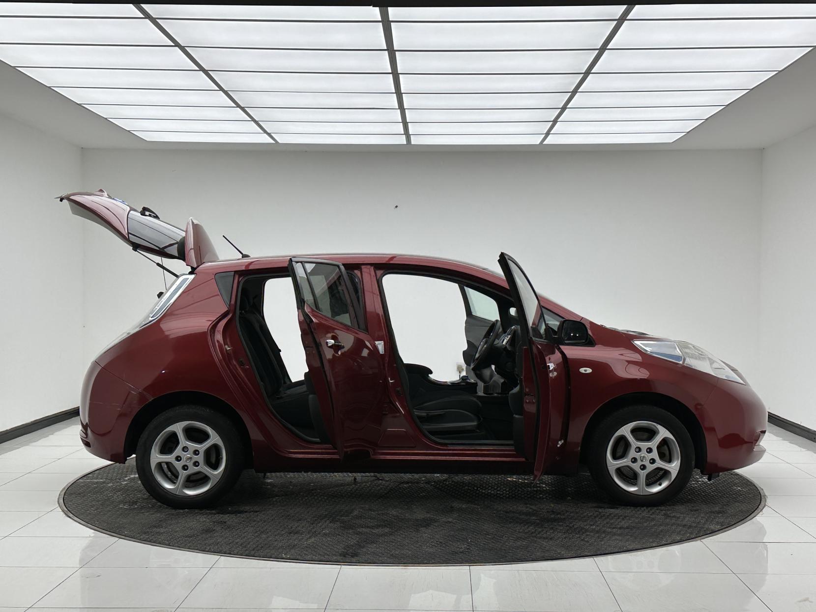 Nissan Leaf 24kWh Acenta Hatchback 5dr Electric Auto (107 bhp)