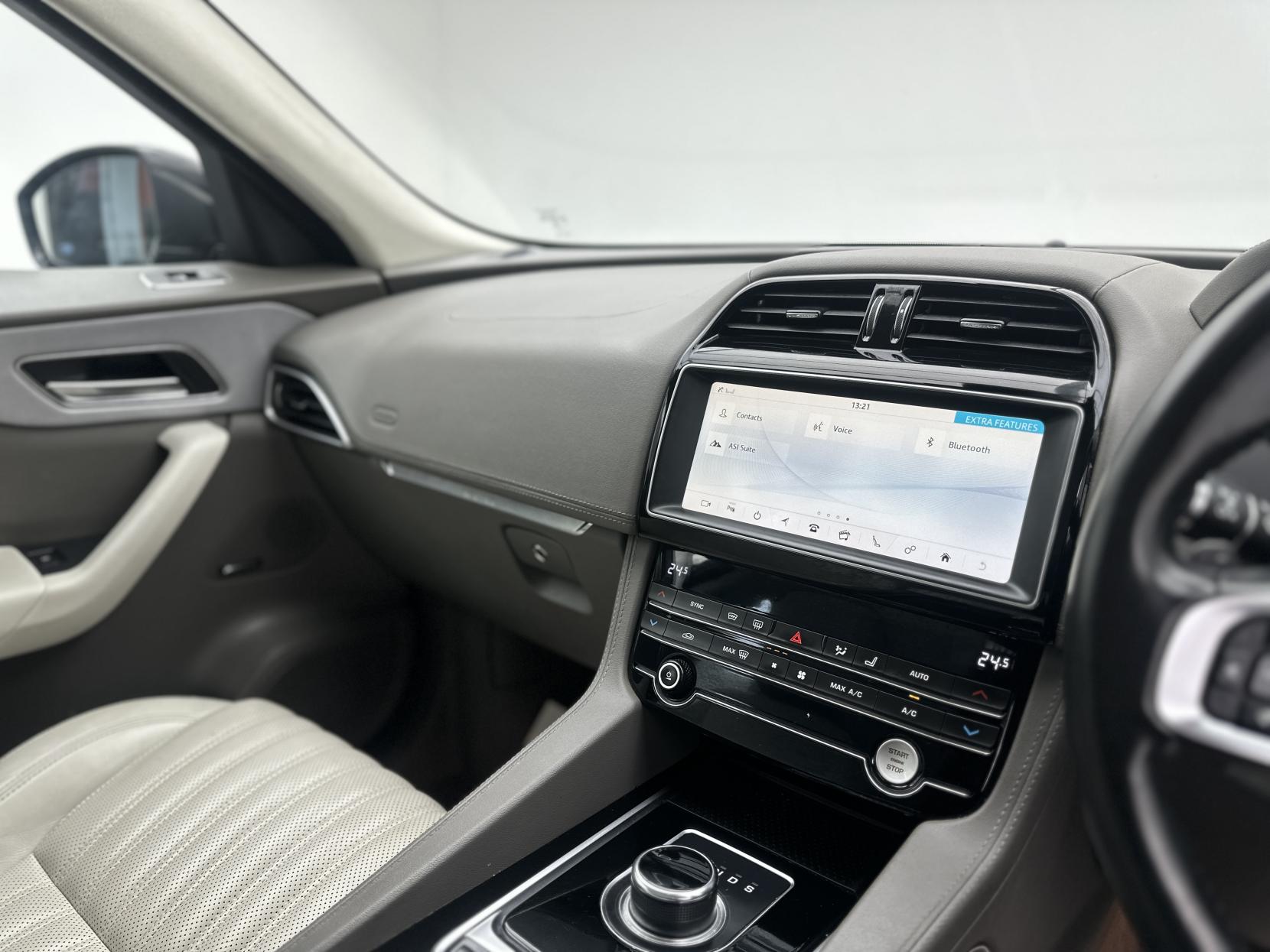 Jaguar F-PACE 2.0 D180 Portfolio SUV 5dr Diesel Auto AWD Euro 6 (s/s) (180 ps)