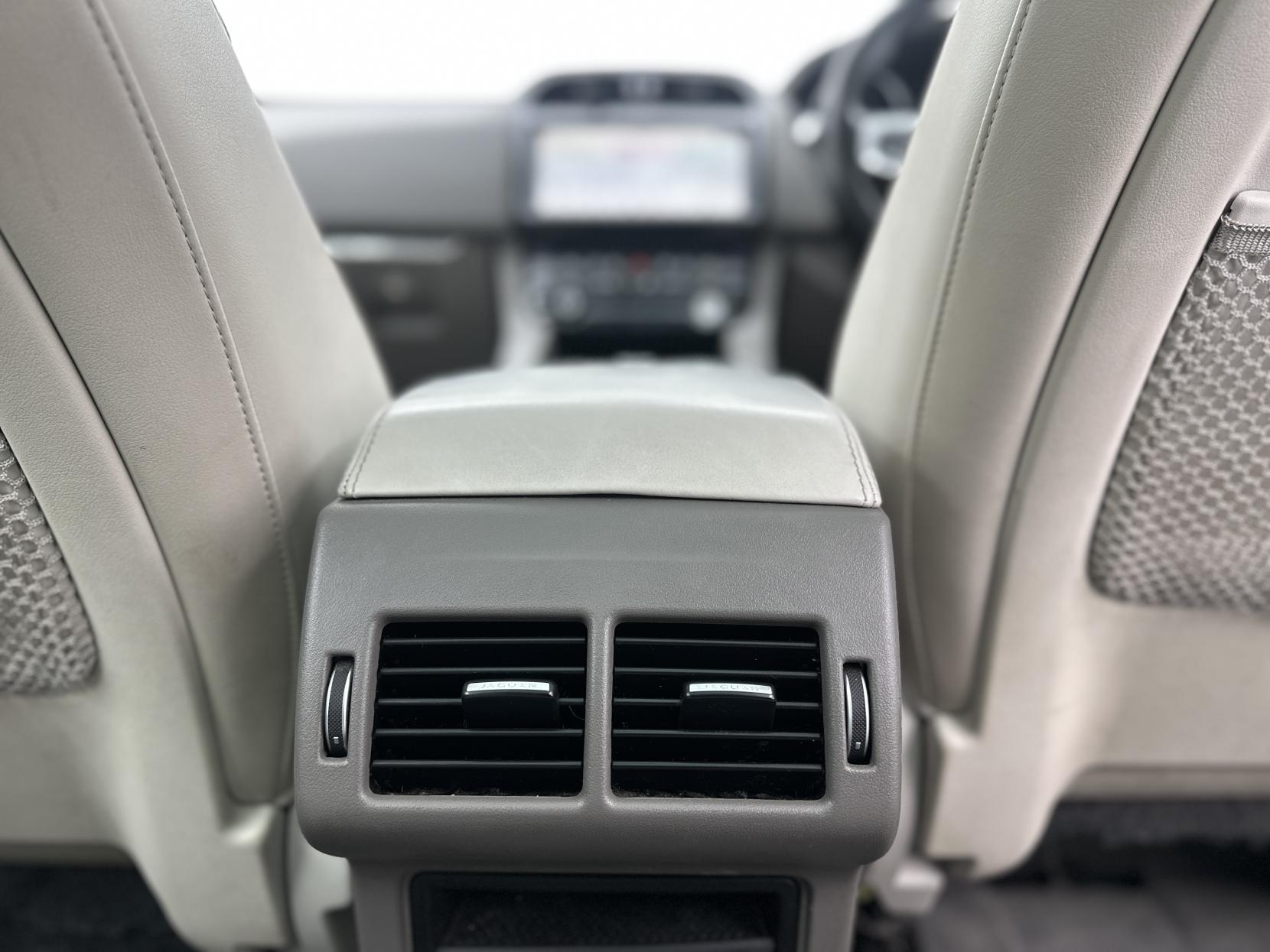 Jaguar F-PACE 2.0 D180 Portfolio SUV 5dr Diesel Auto AWD Euro 6 (s/s) (180 ps)